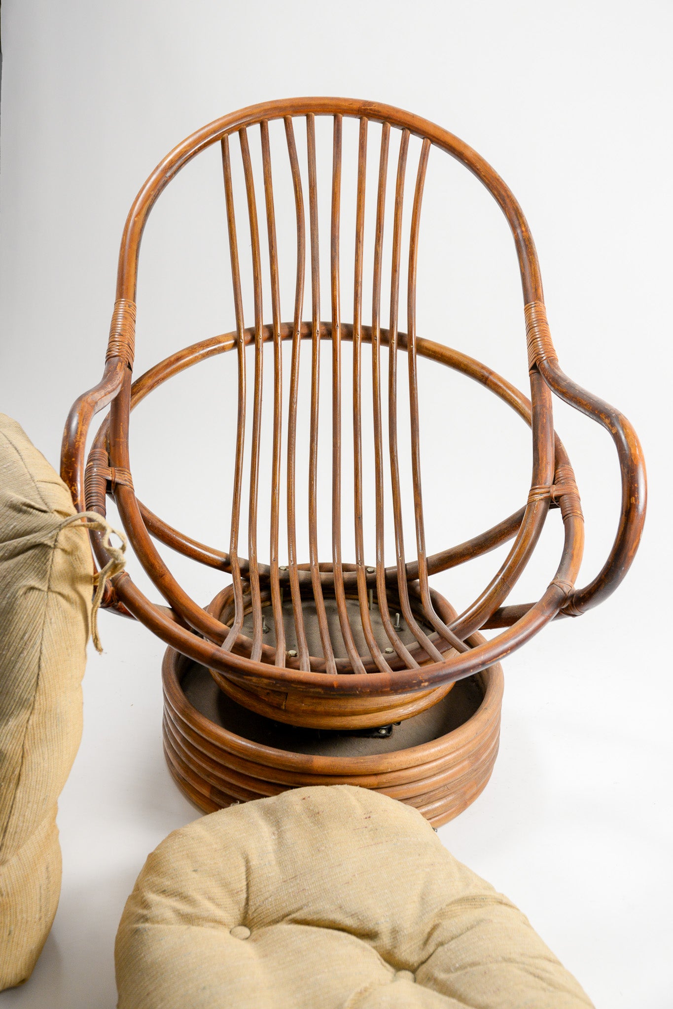 Vintage Rattan Swivel Lounge Chair / ヴィンテージ ラタン スウィーベル ラウンジチェア