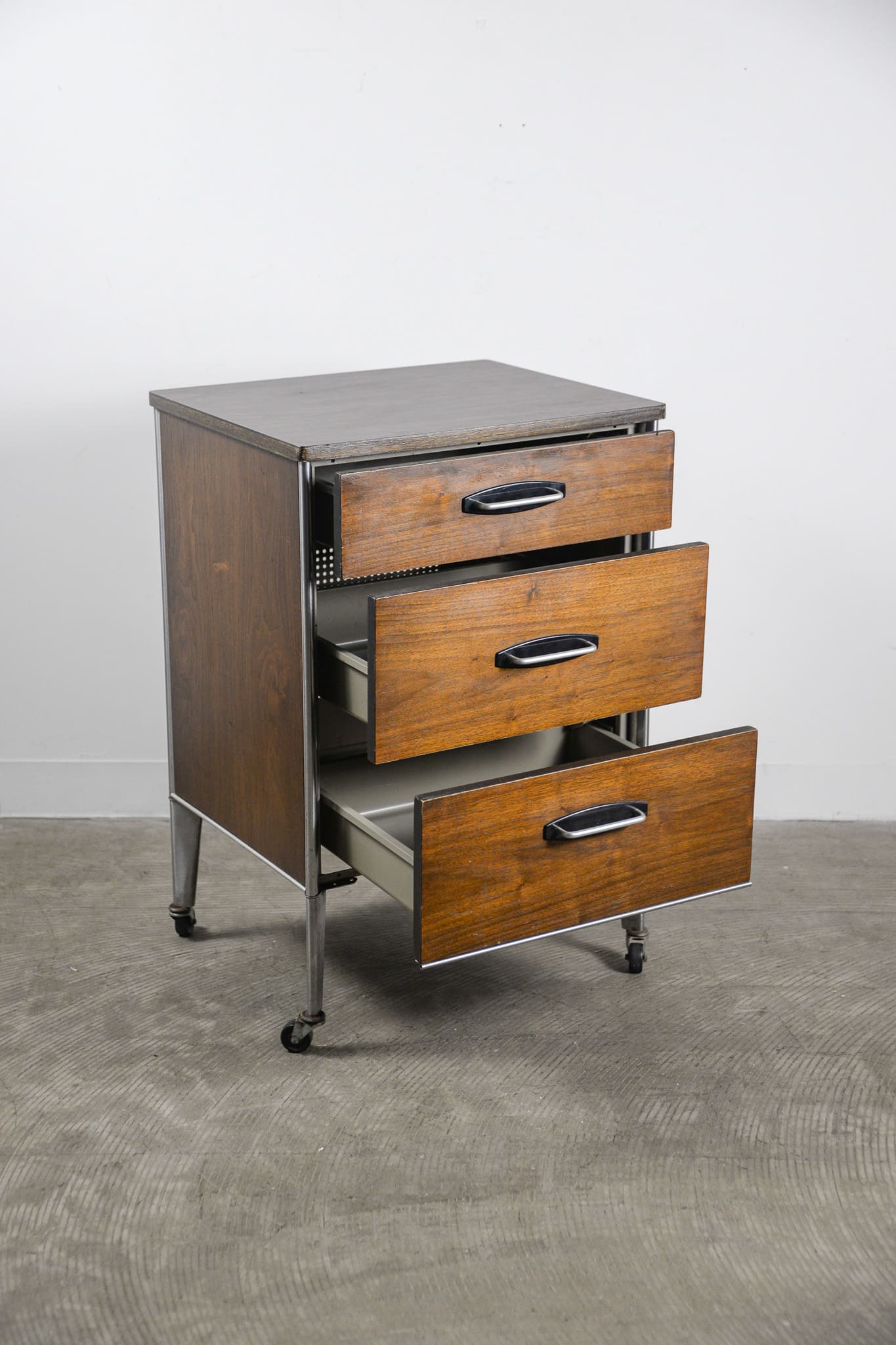 Medical Cabinet by Raymond Loewy for Hill-Rom / レイモンド・ローウィ ヒルロム社 メディカルキャビネット