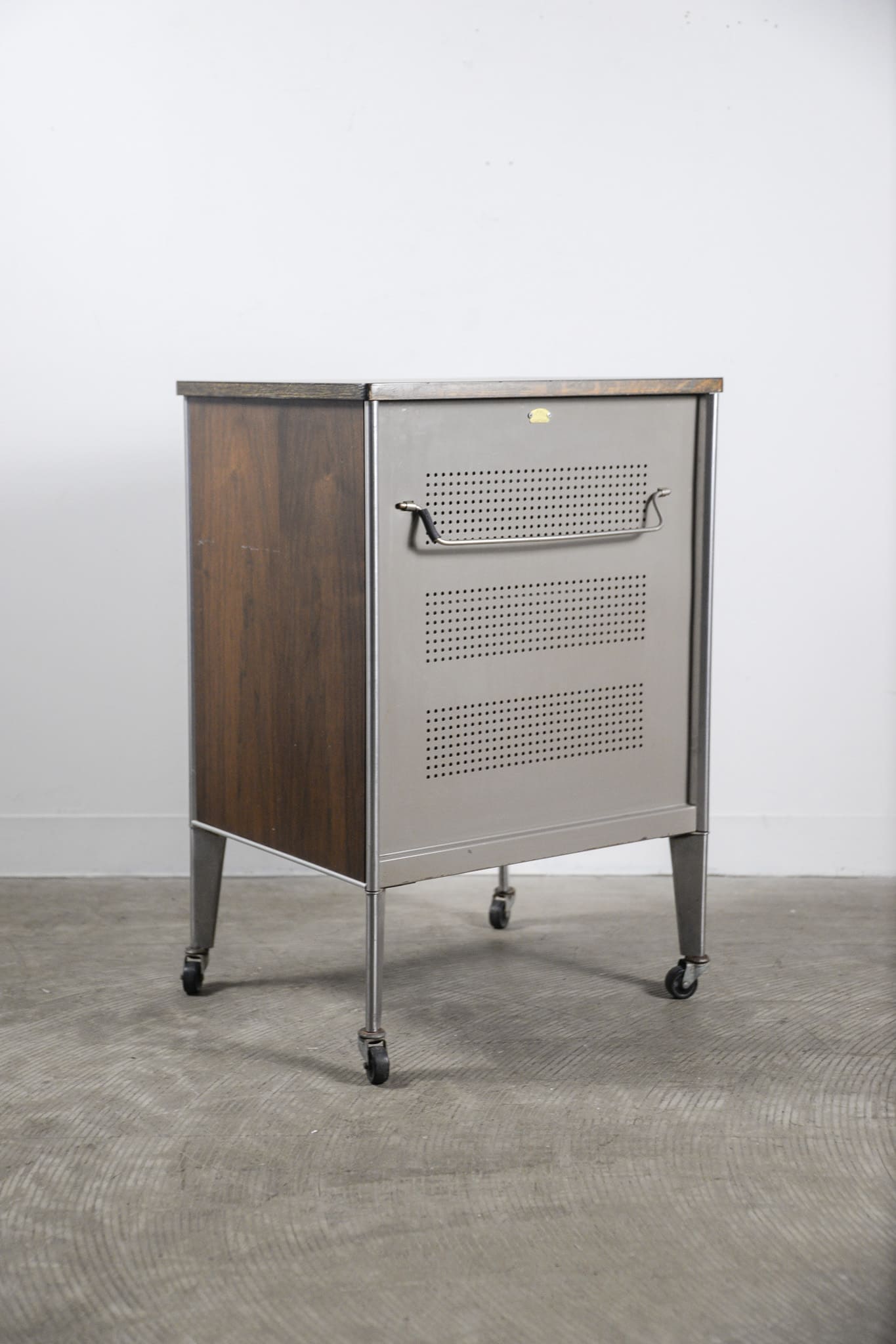 Medical Cabinet by Raymond Loewy for Hill-Rom / レイモンド・ローウィ ヒルロム社 メディカルキャビネット