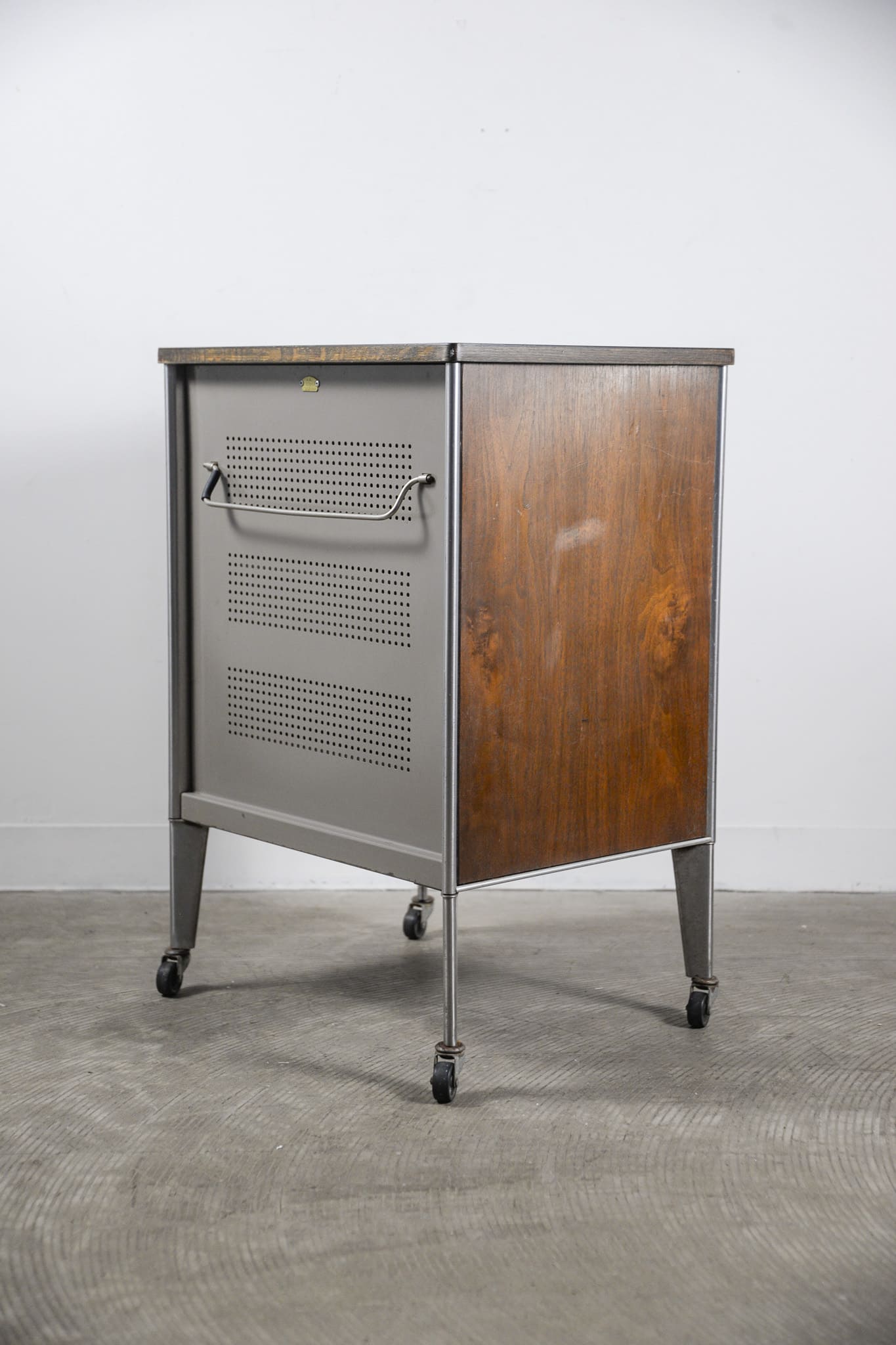 Medical Cabinet by Raymond Loewy for Hill-Rom / レイモンド・ローウィ ヒルロム社 メディカルキャビネット