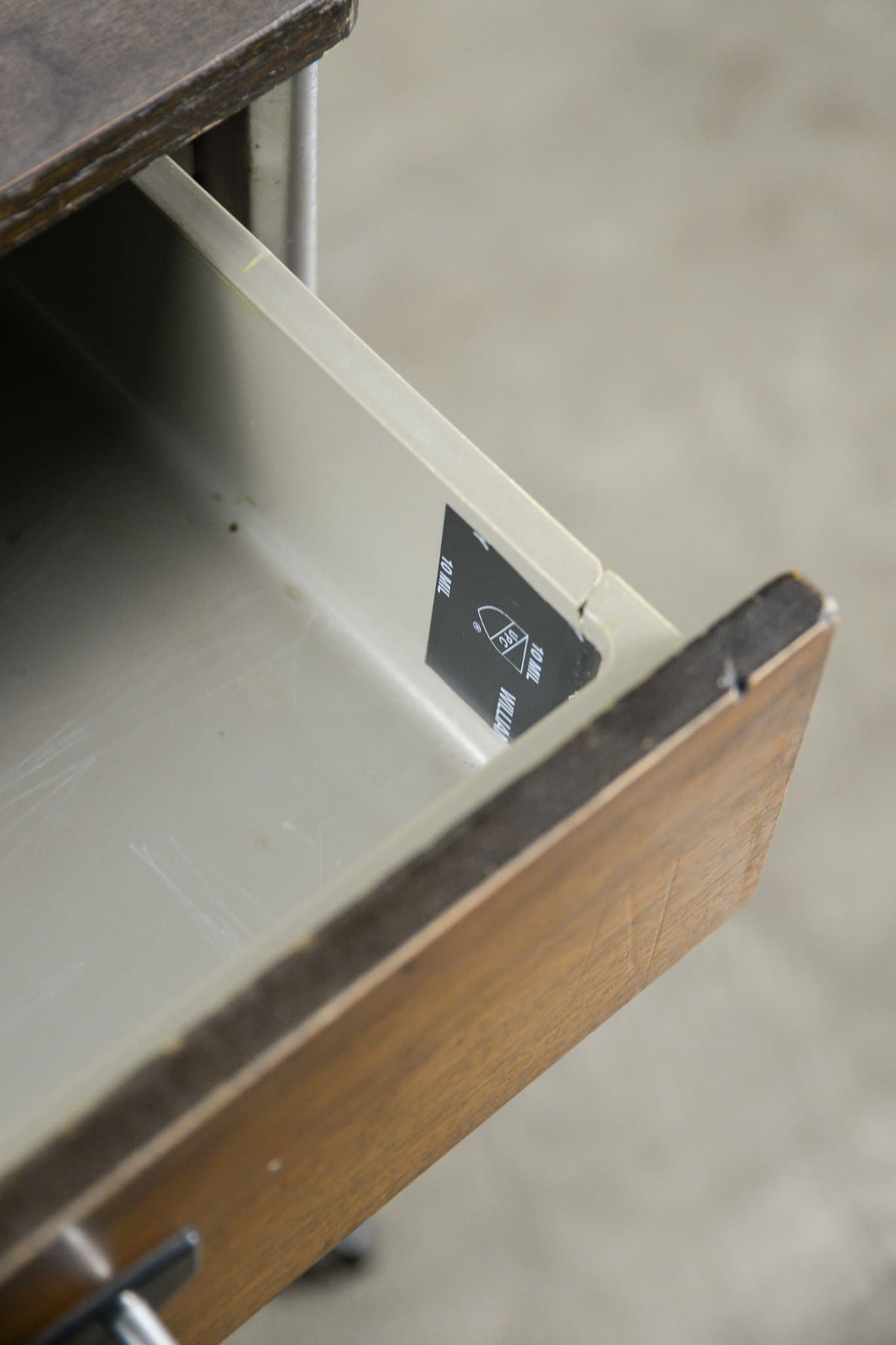 Medical Cabinet by Raymond Loewy for Hill-Rom / レイモンド・ローウィ ヒルロム社 メディカルキャビネット
