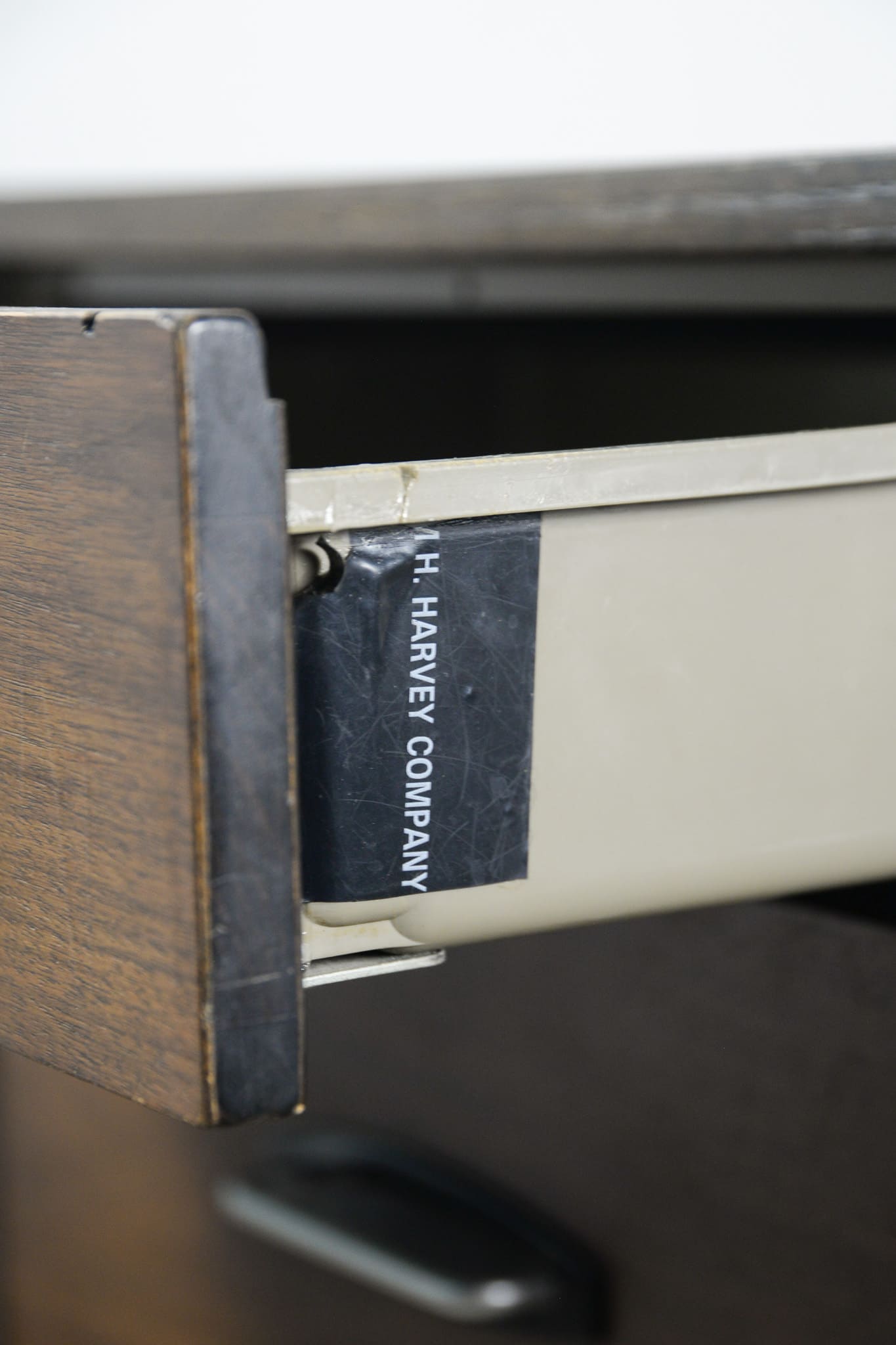 Medical Cabinet by Raymond Loewy for Hill-Rom / レイモンド・ローウィ ヒルロム社 メディカルキャビネット