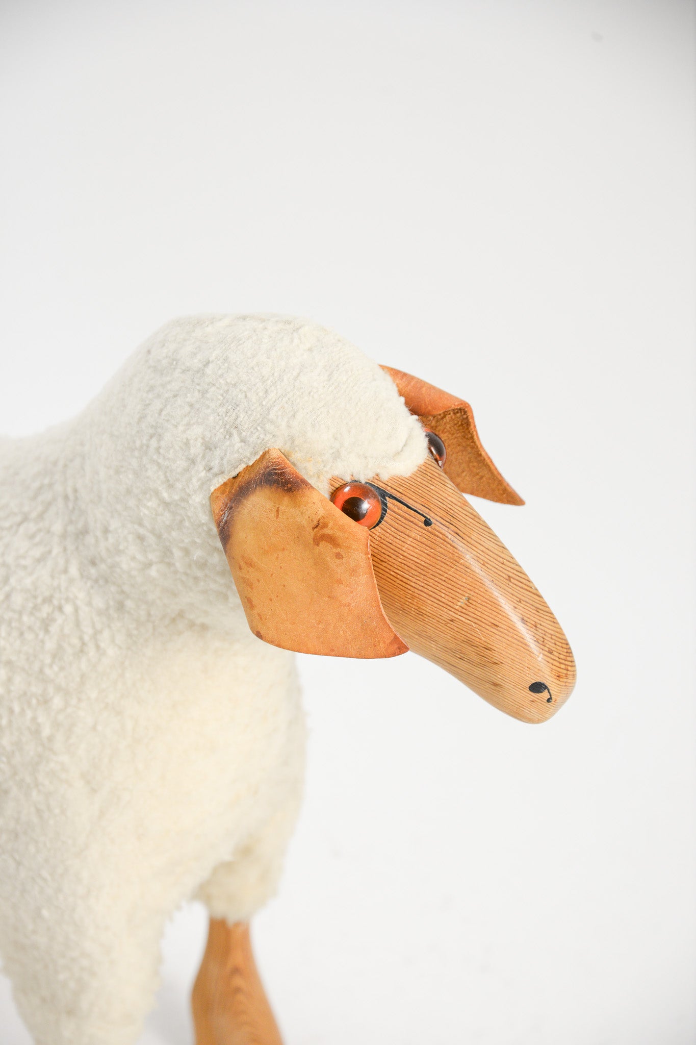 White Sheep Stool / 白ヒツジのスツール