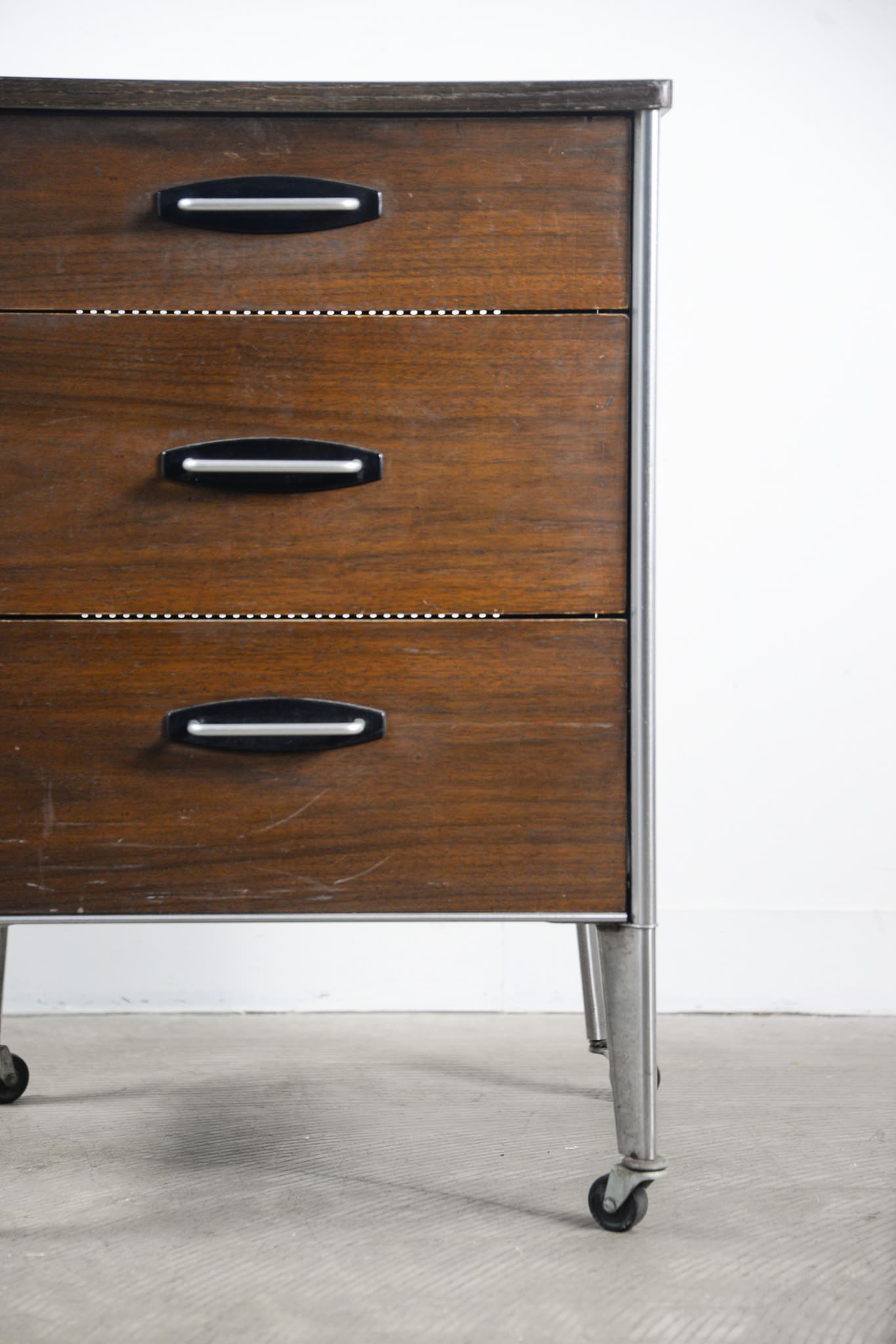 Medical Cabinet by Raymond Loewy for Hill-Rom / レイモンド・ローウィ ヒルロム社 メディカルキャビネット