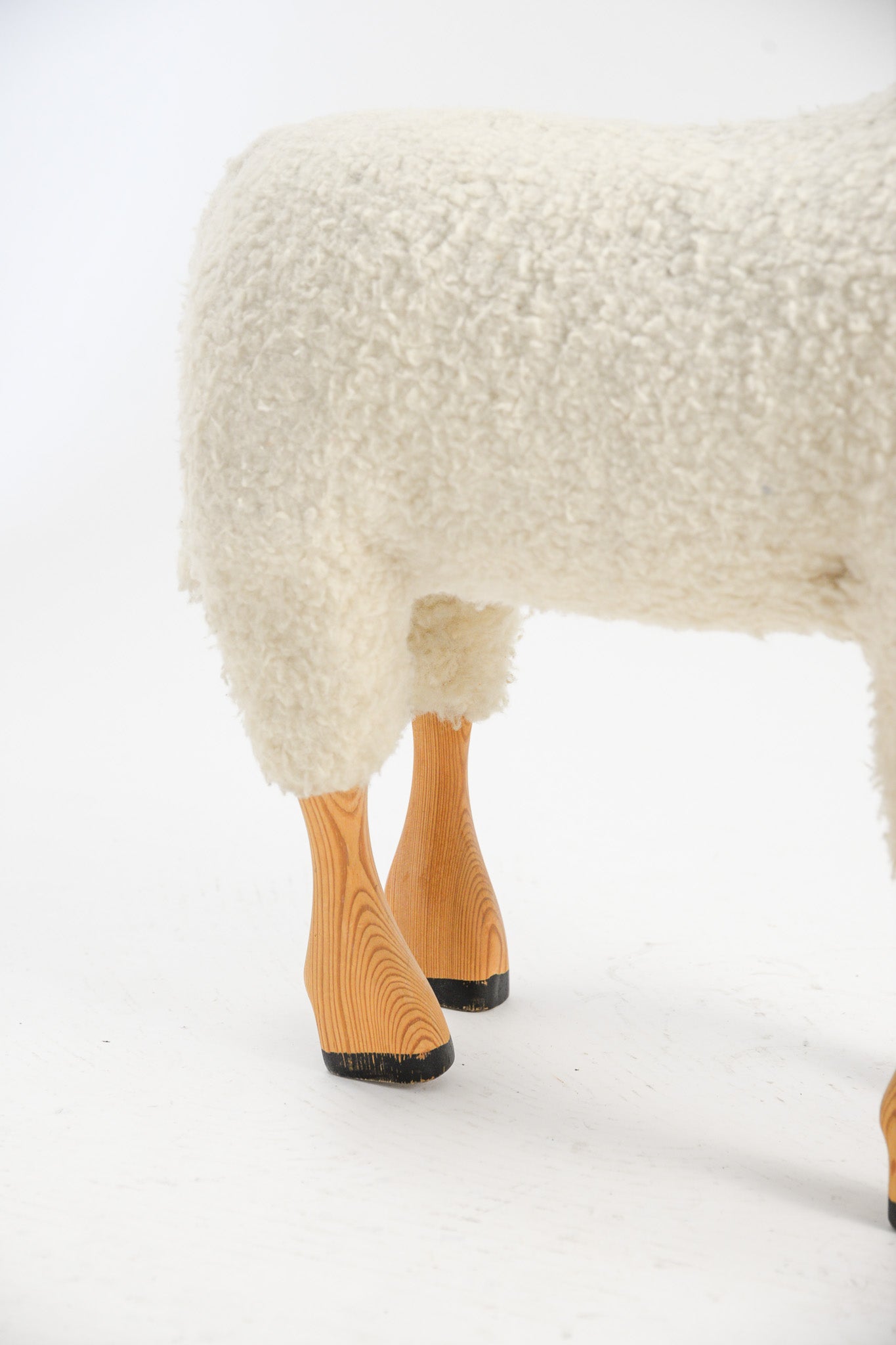 White Sheep Stool / 白ヒツジのスツール