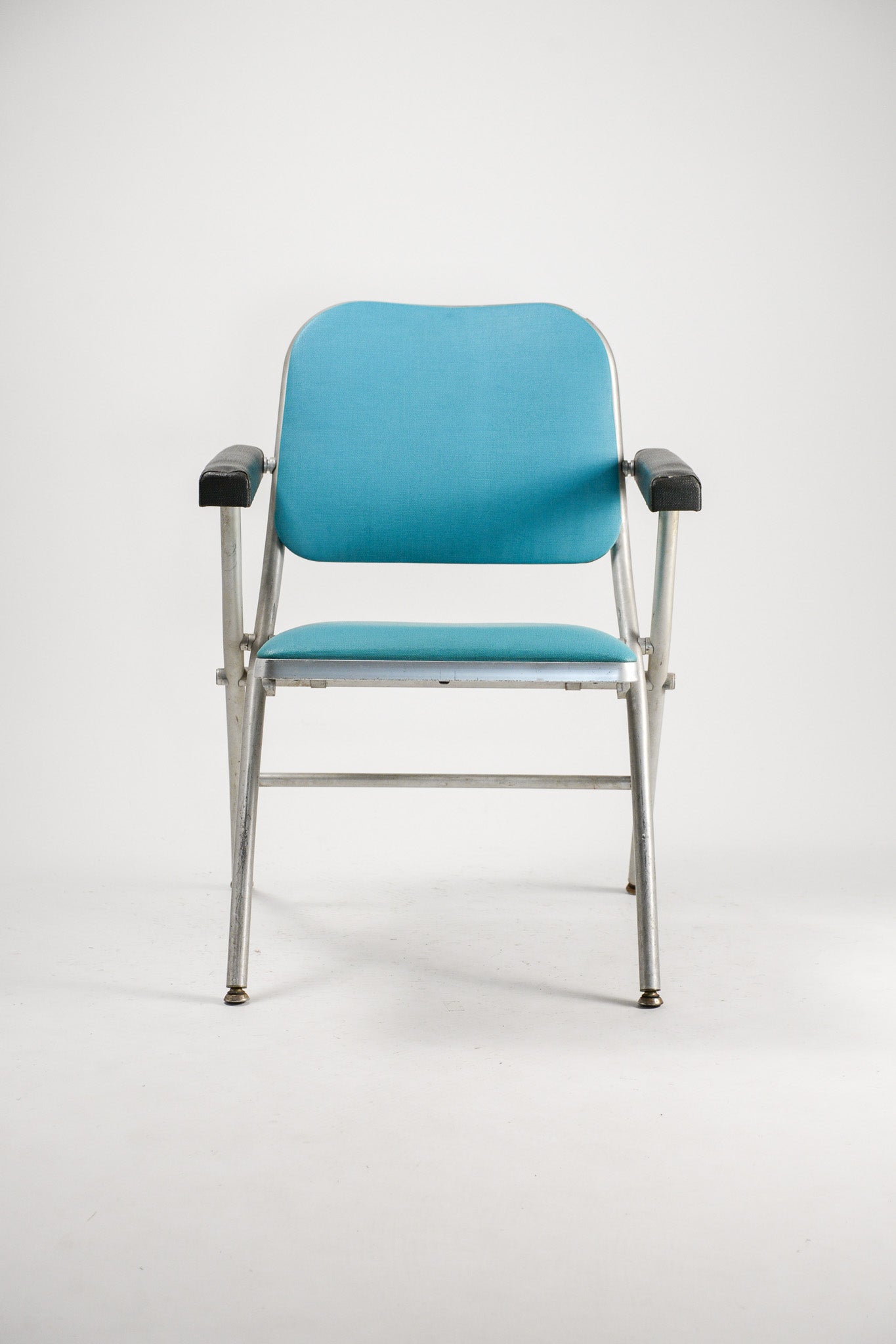 Folding Chair with Black Arms / 黒アーム 折りたたみイス