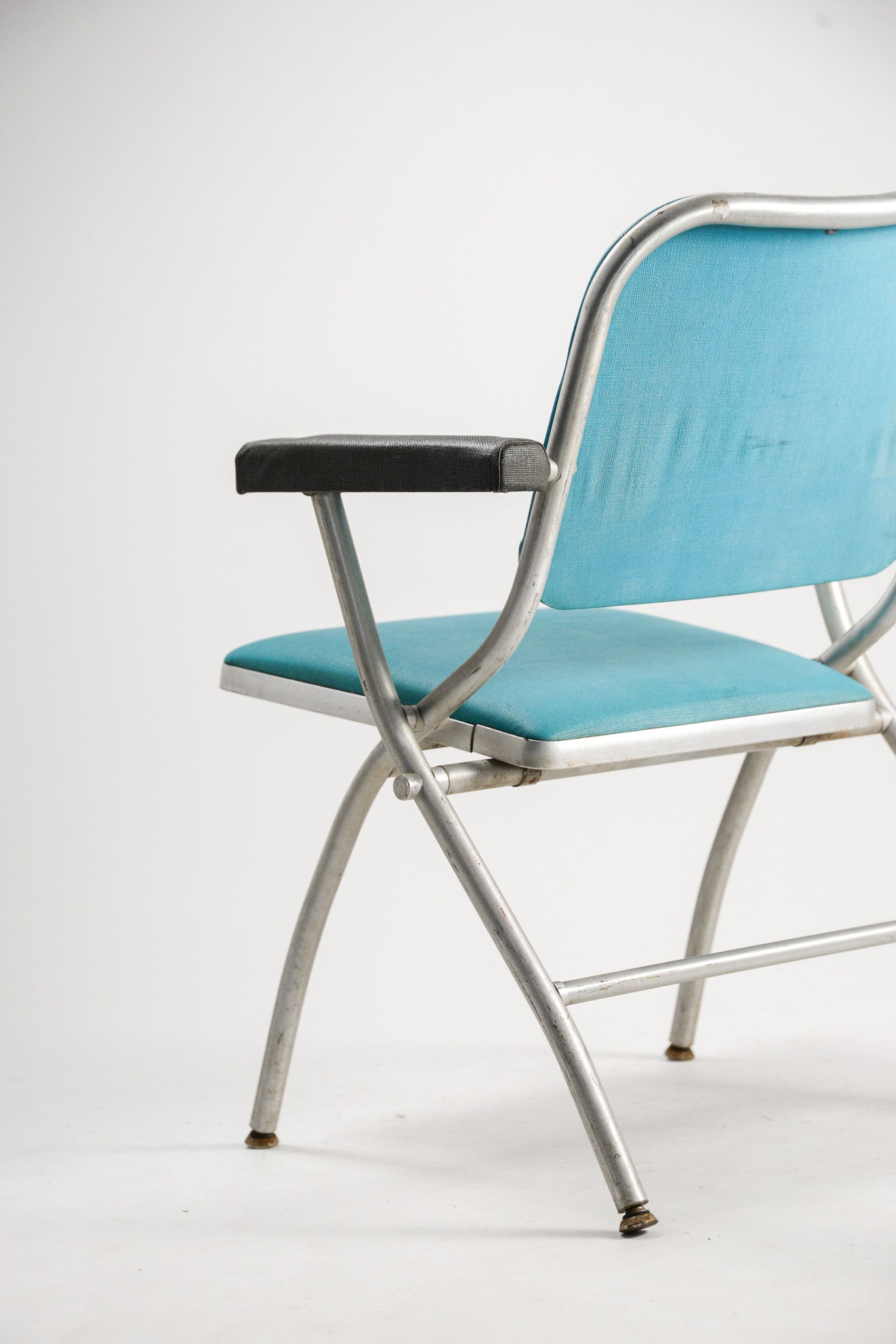 Folding Chair with Black Arms / 黒アーム 折りたたみイス