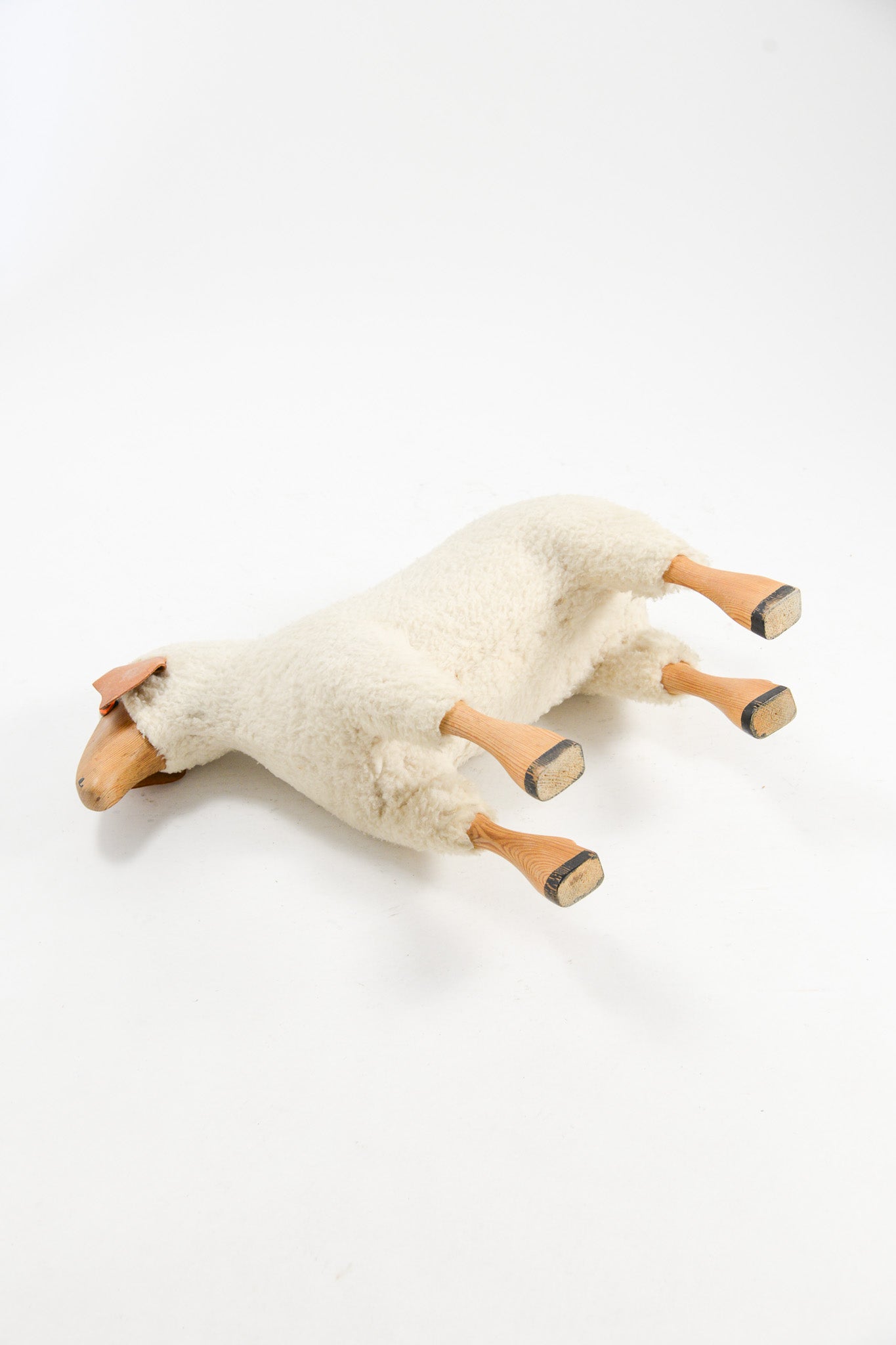 White Sheep Stool / 白ヒツジのスツール