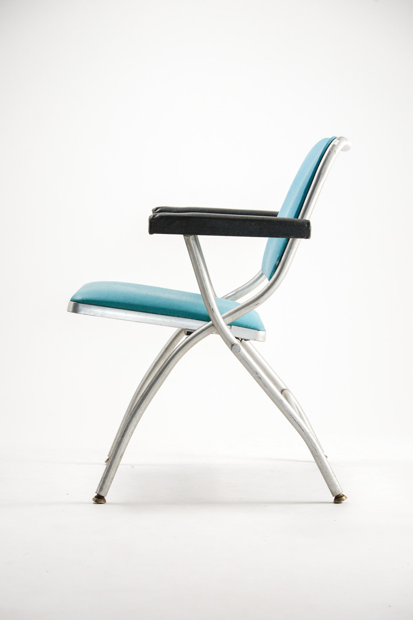 Folding Chair with Black Arms / 黒アーム 折りたたみイス