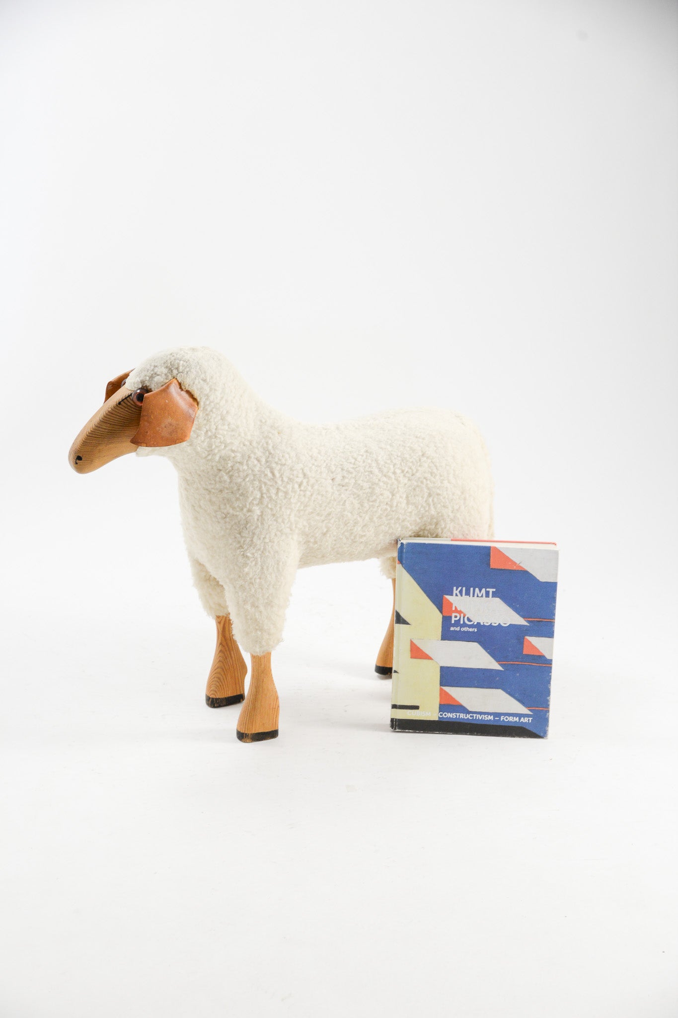 White Sheep Stool / 白ヒツジのスツール