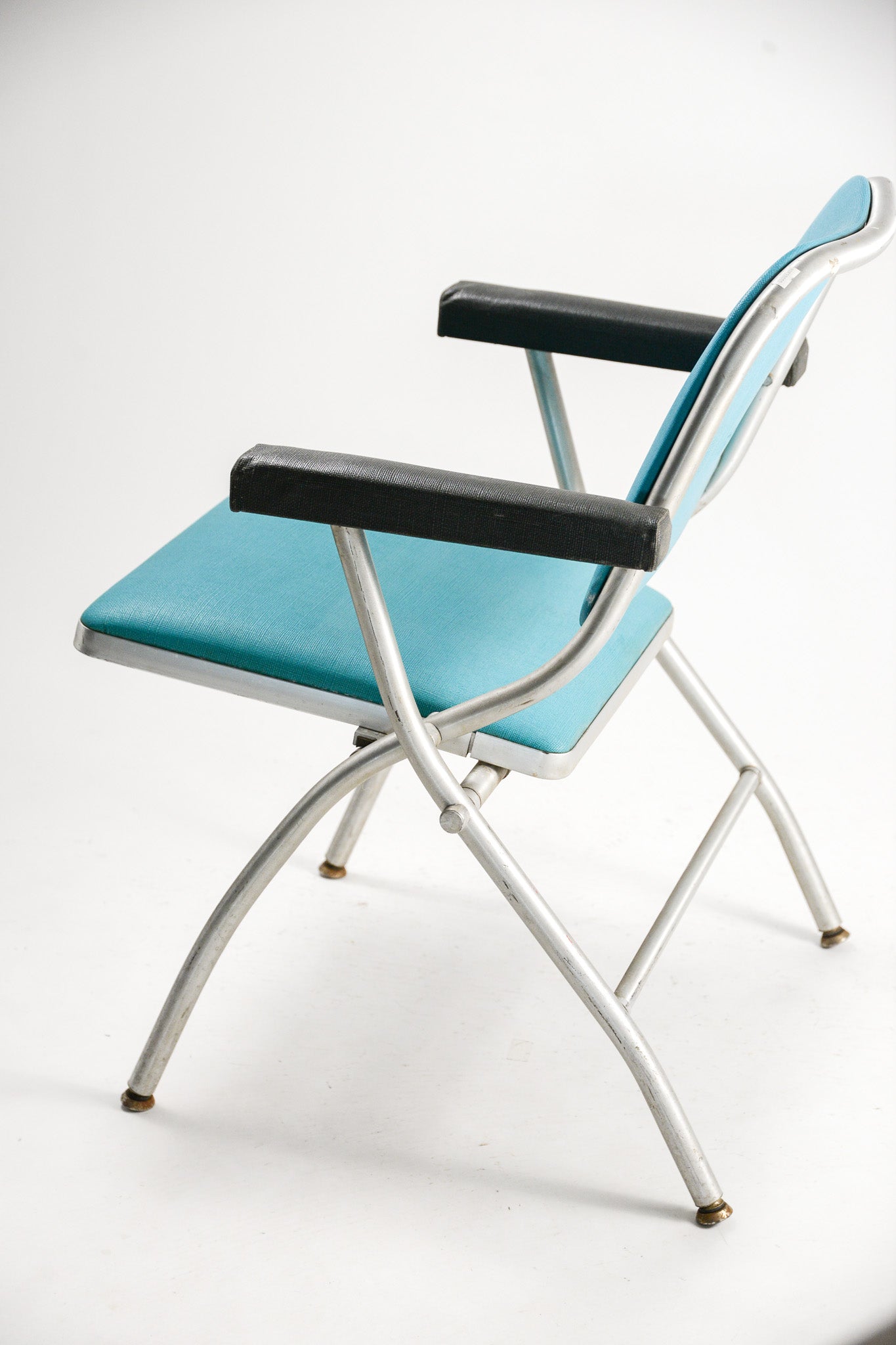 Folding Chair with Black Arms / 黒アーム 折りたたみイス