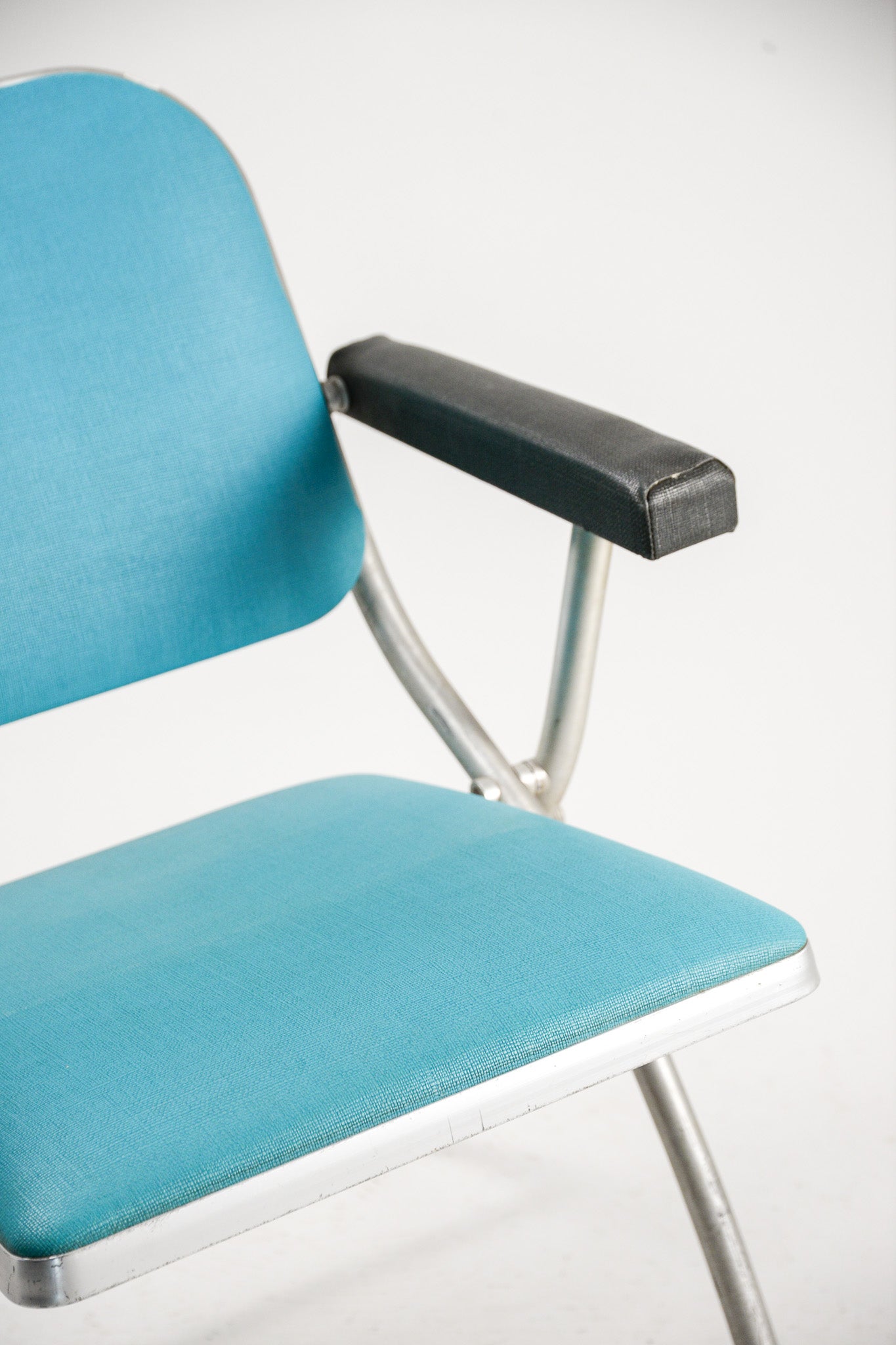 Folding Chair with Black Arms / 黒アーム 折りたたみイス