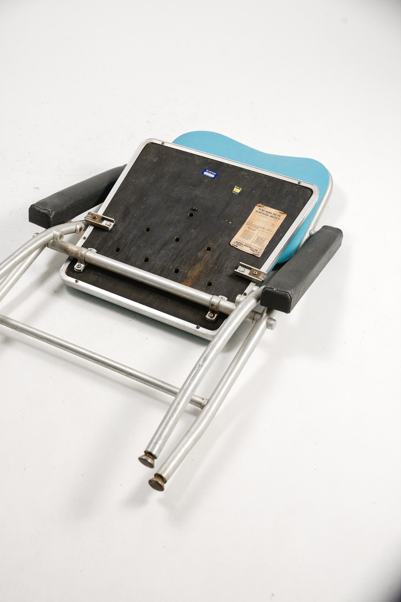 Folding Chair with Black Arms / 黒アーム 折りたたみイス