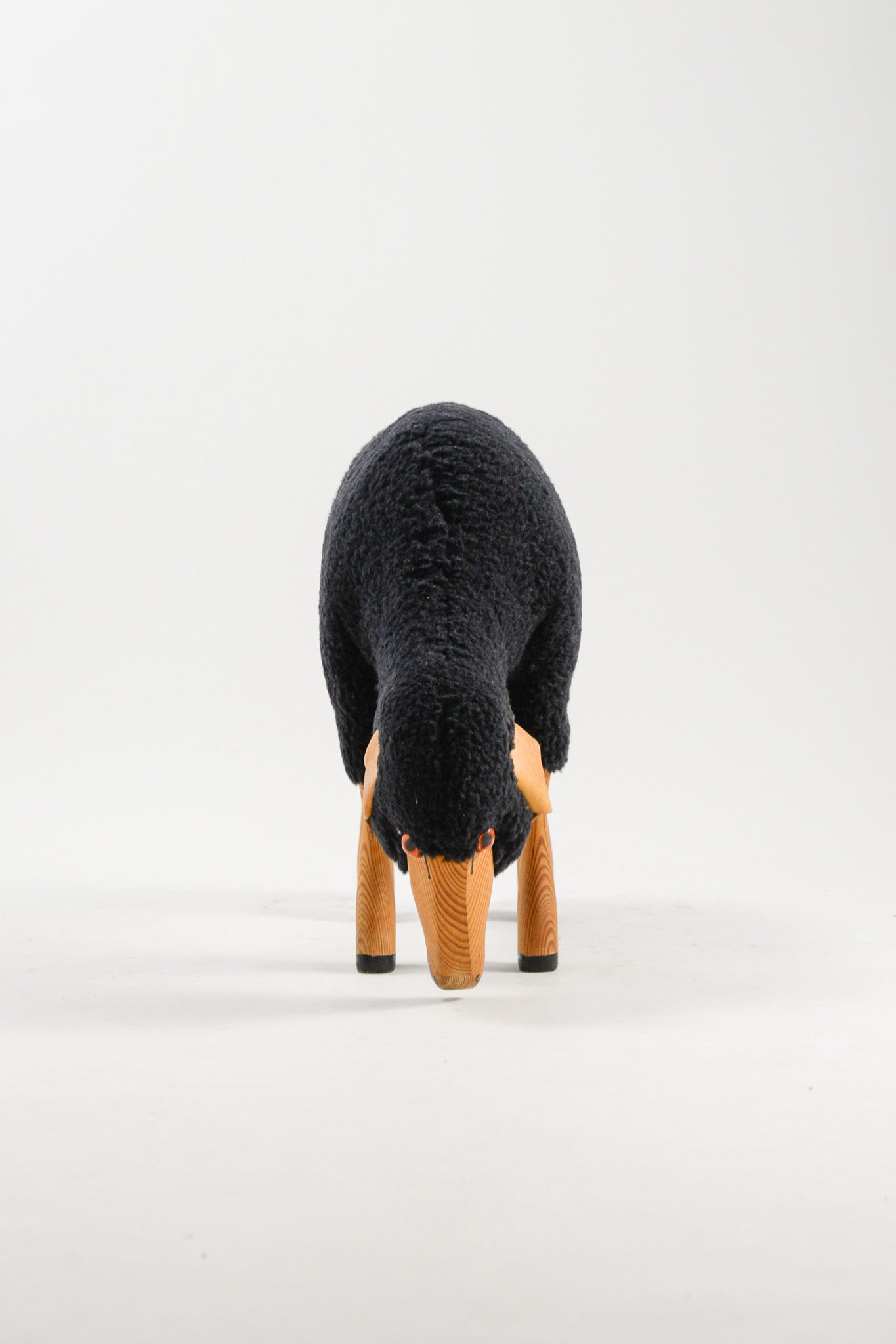 Black Sheep Stool /黒いヒツジのスツール