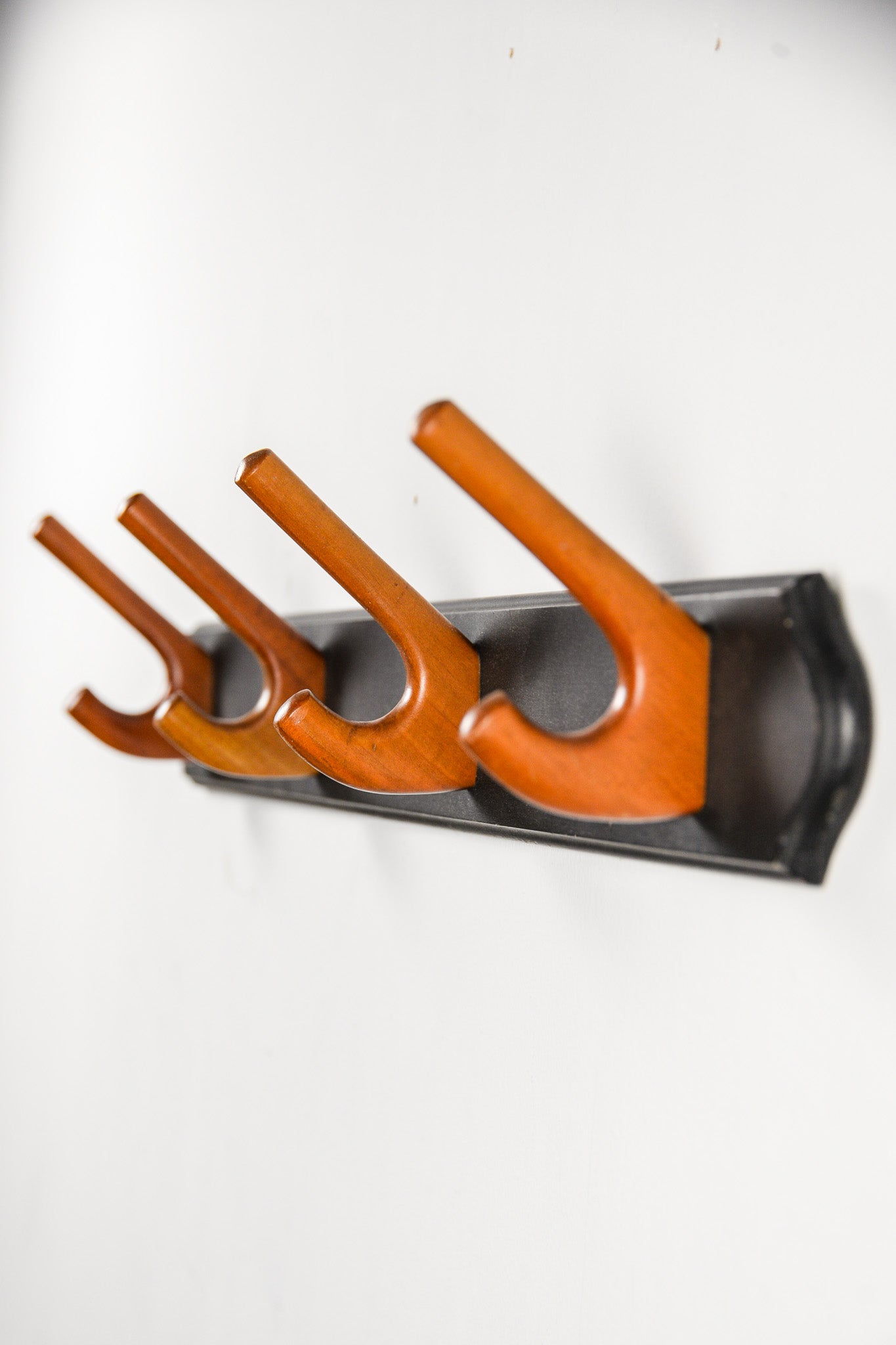 4-Hook Wall Rack / 4連壁かけコートフック