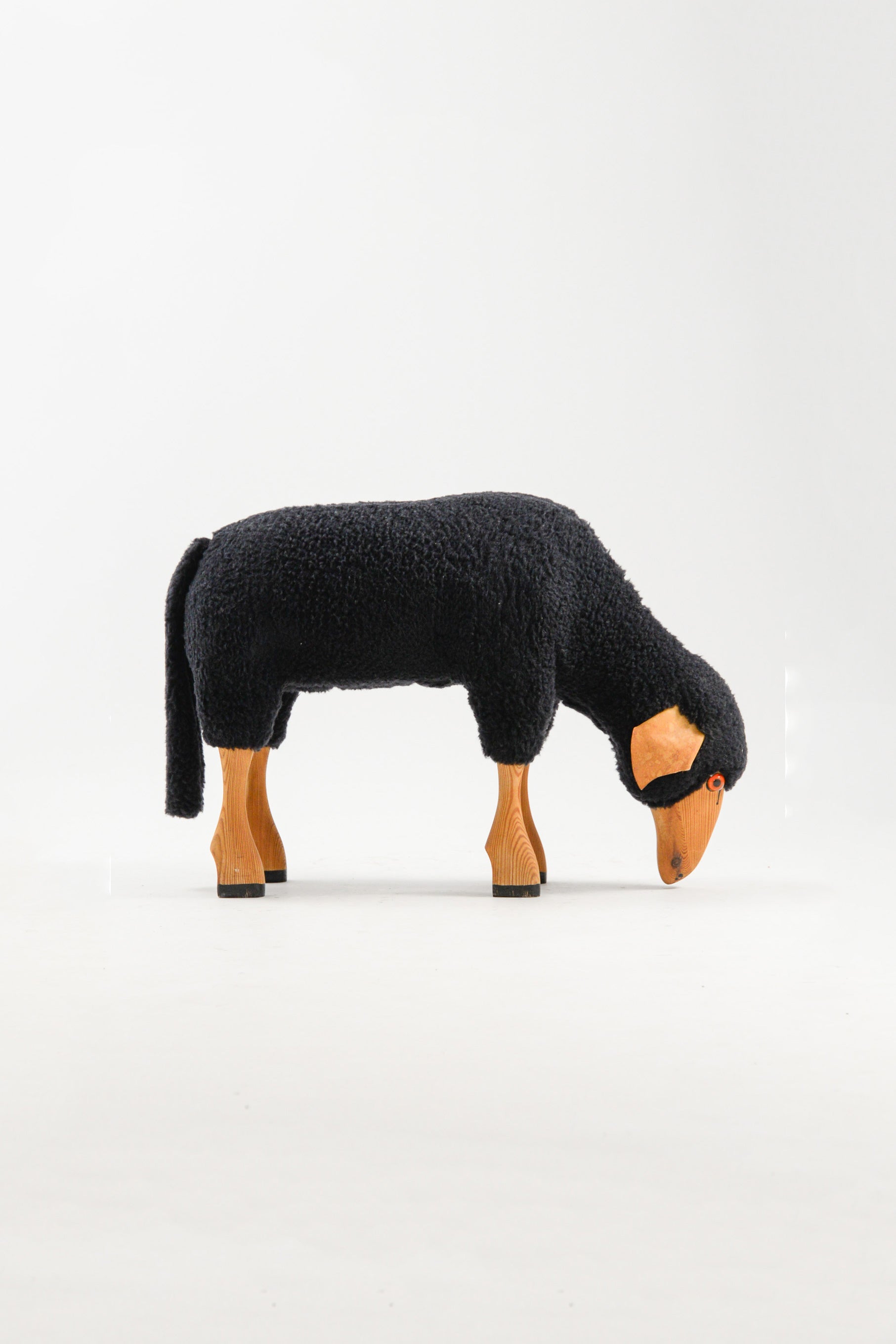 Black Sheep Stool /黒いヒツジのスツール