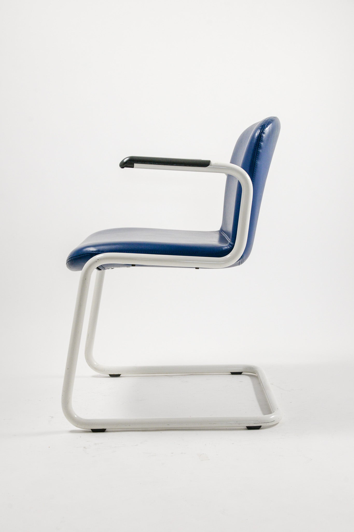 Kinetics Cantilever Armchair / Kinetics社 カンチレバー アームチェア