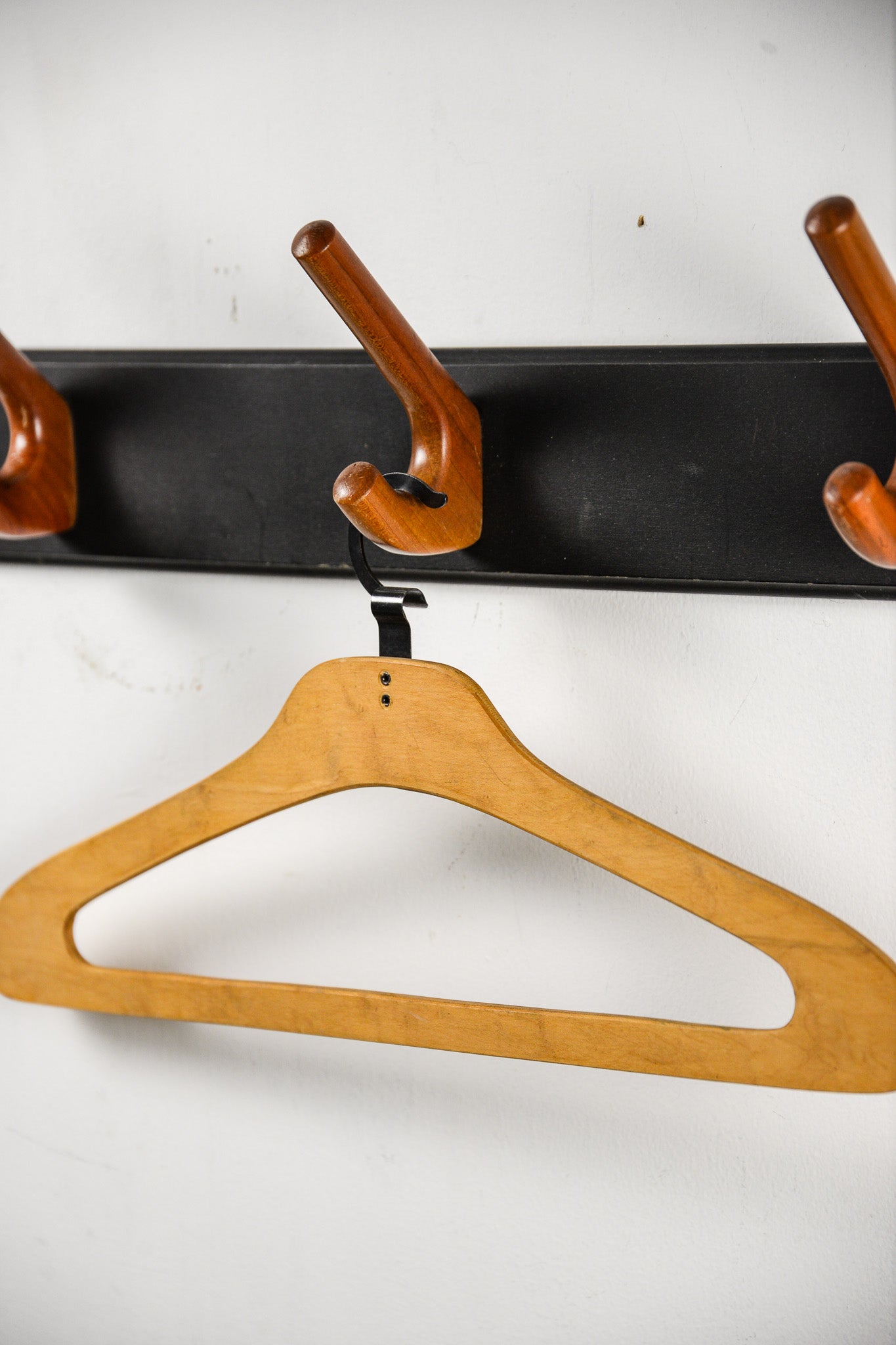 4-Hook Wall Rack / 4連壁かけコートフック