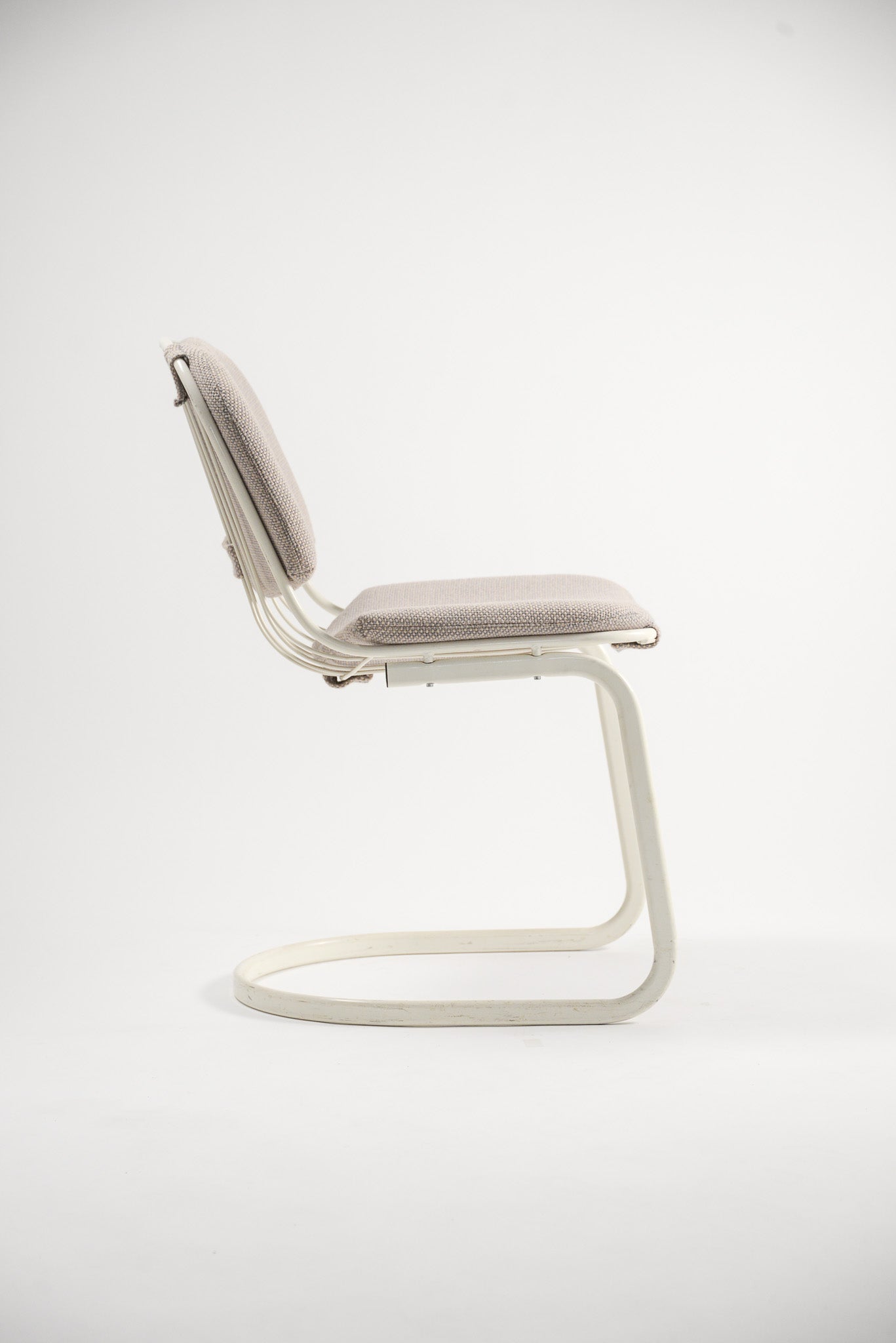 White Wire Cantilever Chair / ホワイトワイヤー カンチレバーチェア