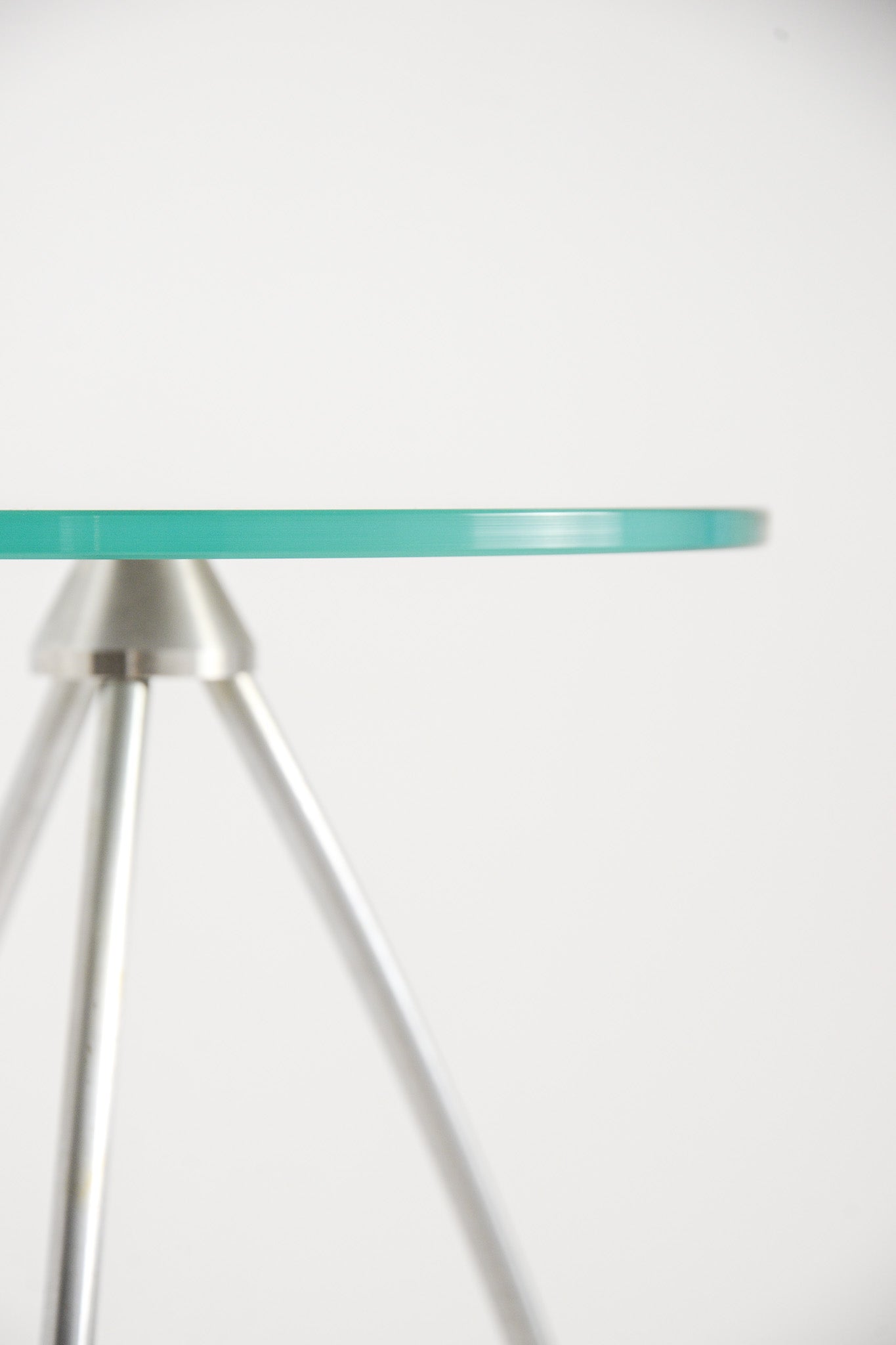 照明付きサイドテーブル ガラス天板 クローム脚 Glass Top 3-Legged Side Table / ガラス天板3本脚サイドテーブル