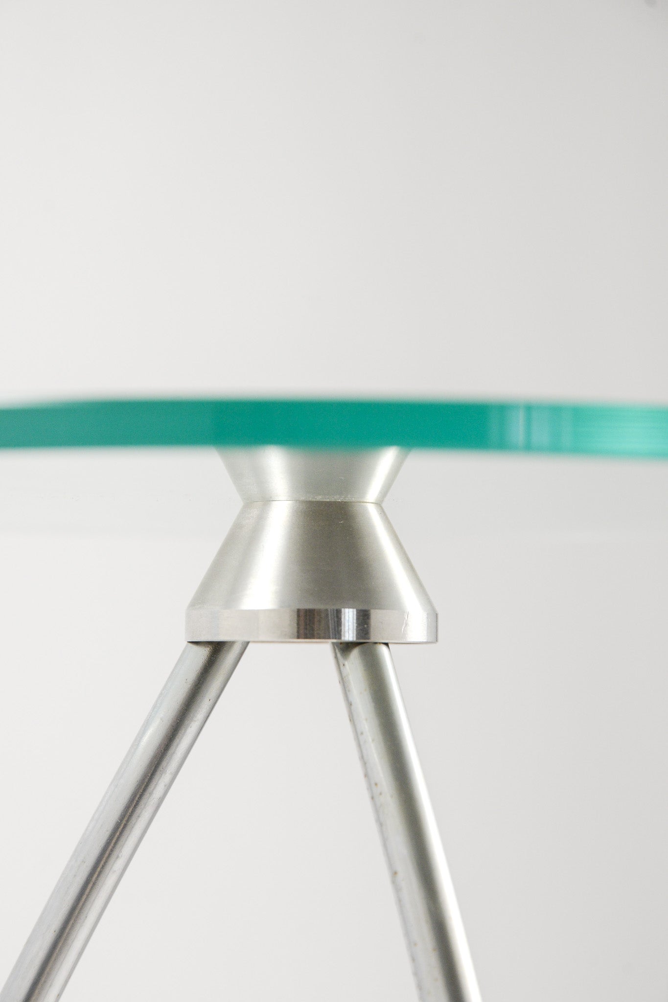 Glass Top 3-Legged Side Table / ガラス天板3本脚サイドテーブル
