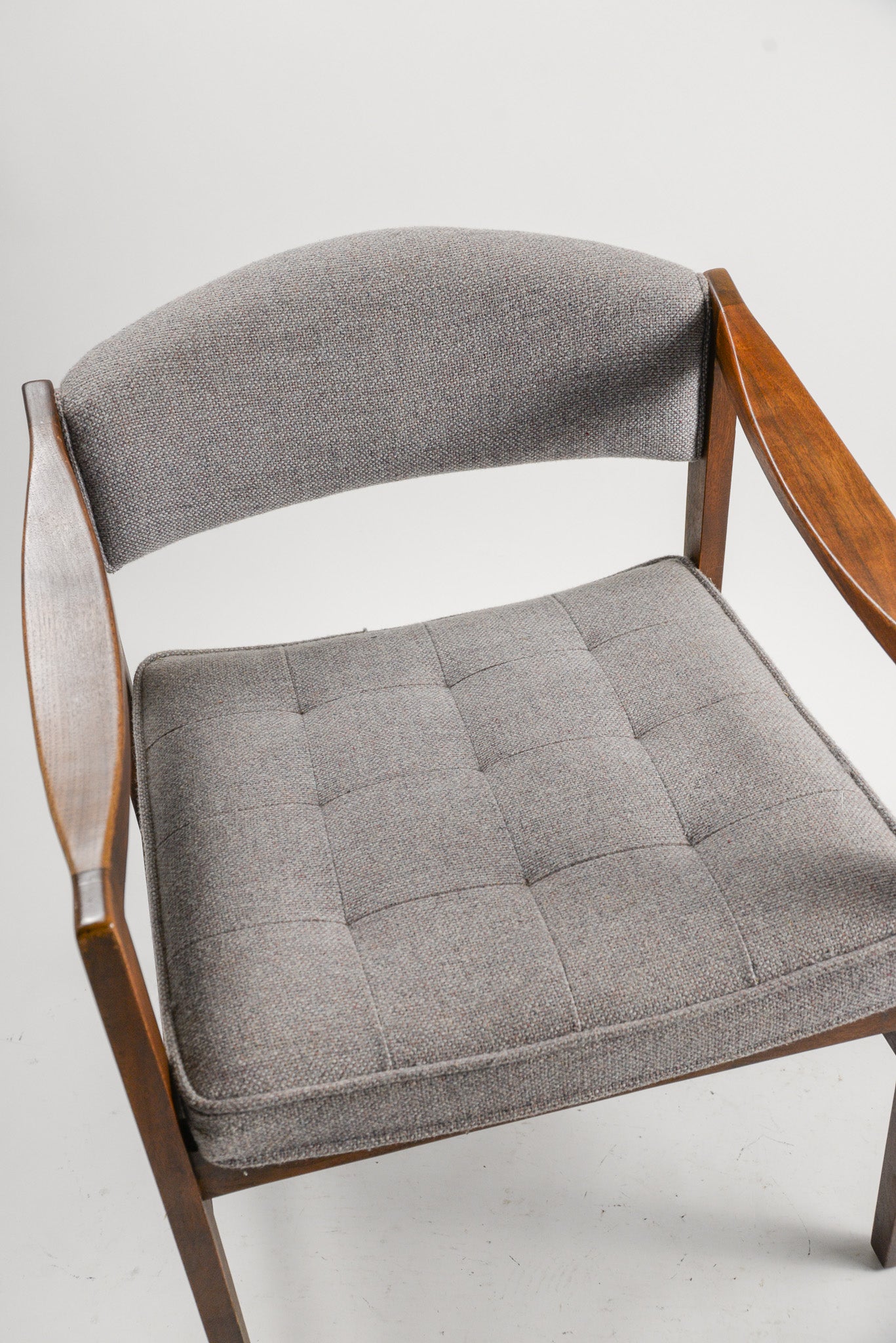 Gray Fabric Armchair / グレー生地 アームチェア