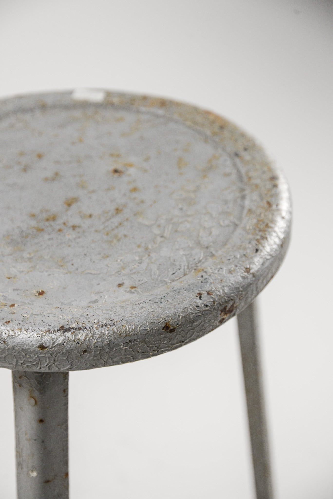 Vintage Metal 3-Legged Stool / ヴィンテージ メタル 3本脚 スツール