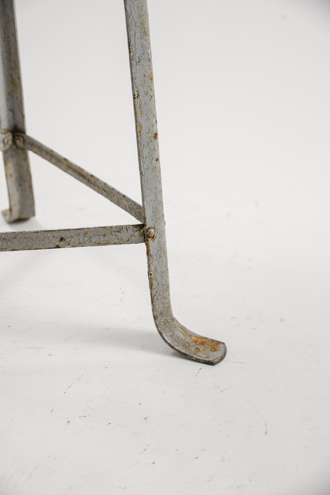 Vintage Metal 3-Legged Stool / ヴィンテージ メタル 3本脚 スツール