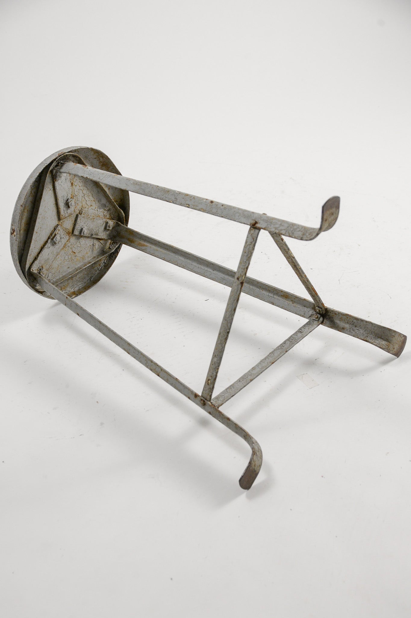 Vintage Metal 3-Legged Stool / ヴィンテージ メタル 3本脚 スツール