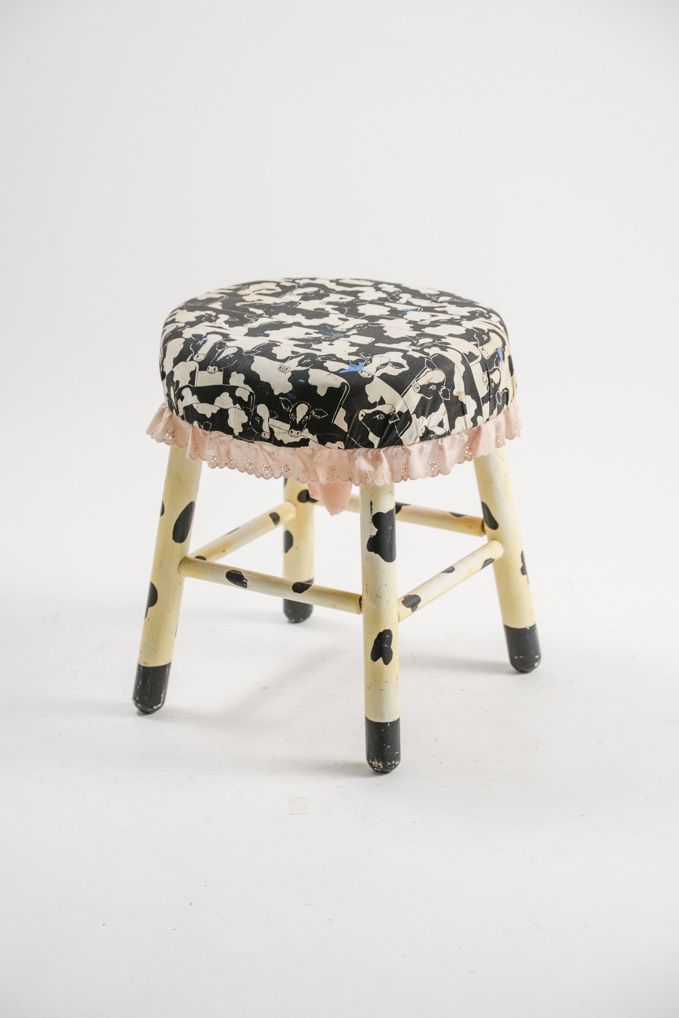 Cow Motif Wooden Stool / ウシ型 ウッドスツール