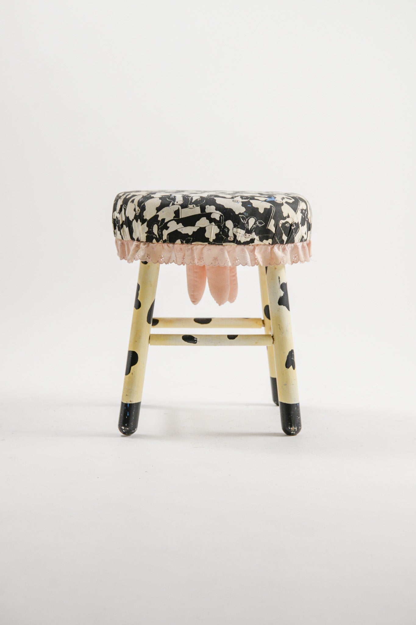 Cow Motif Wooden Stool / ウシ型 ウッドスツール