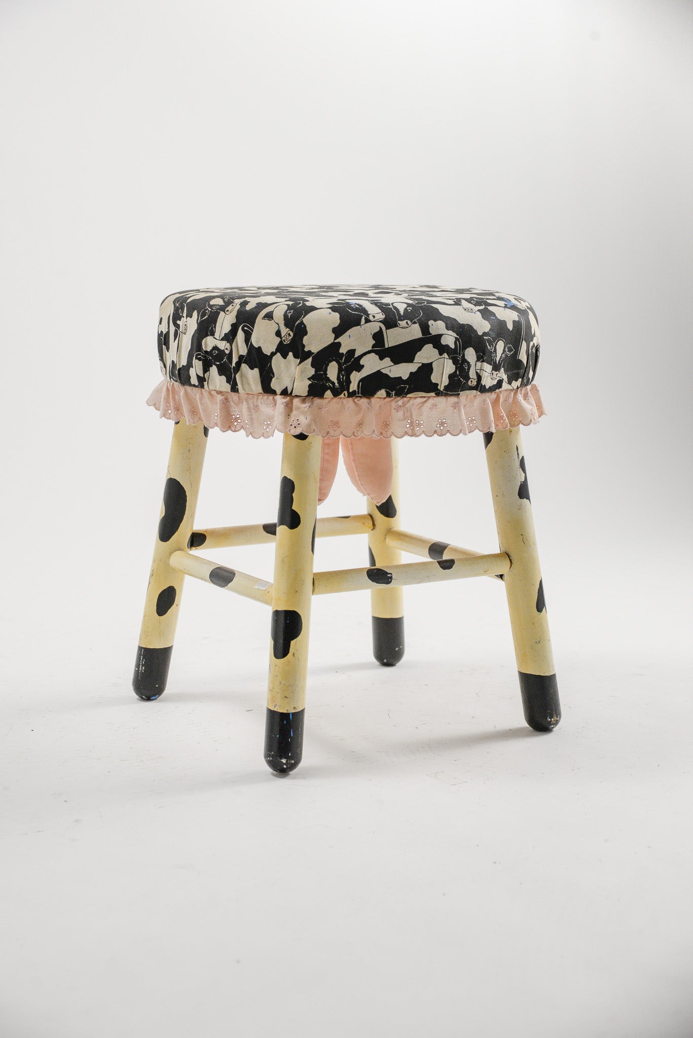 Cow Motif Wooden Stool / ウシ型 ウッドスツール