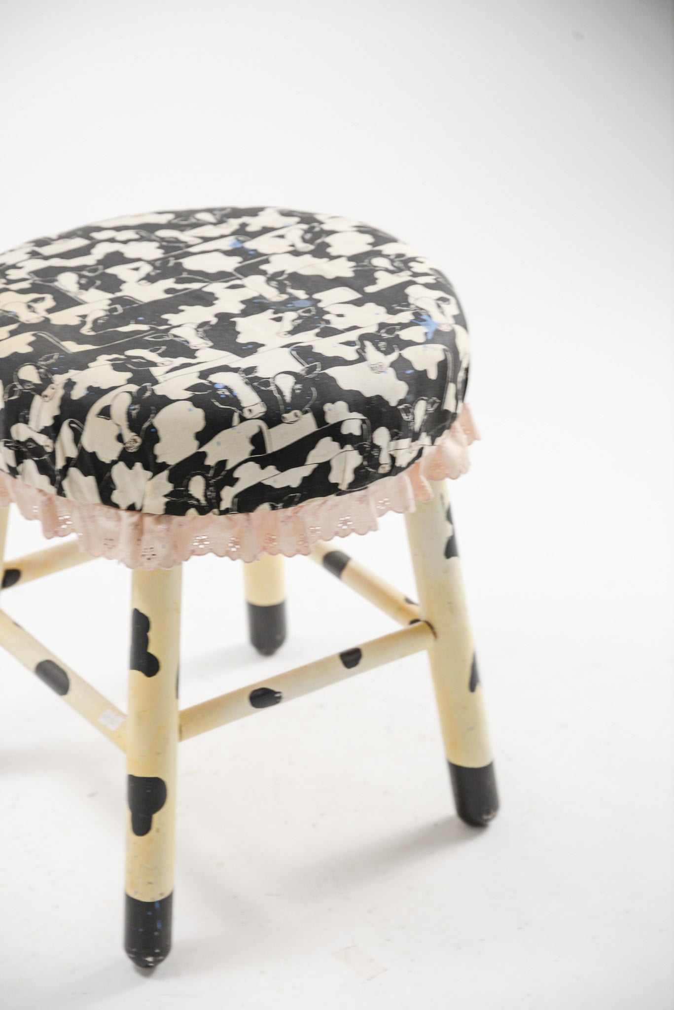 Cow Motif Wooden Stool / ウシ型 ウッドスツール
