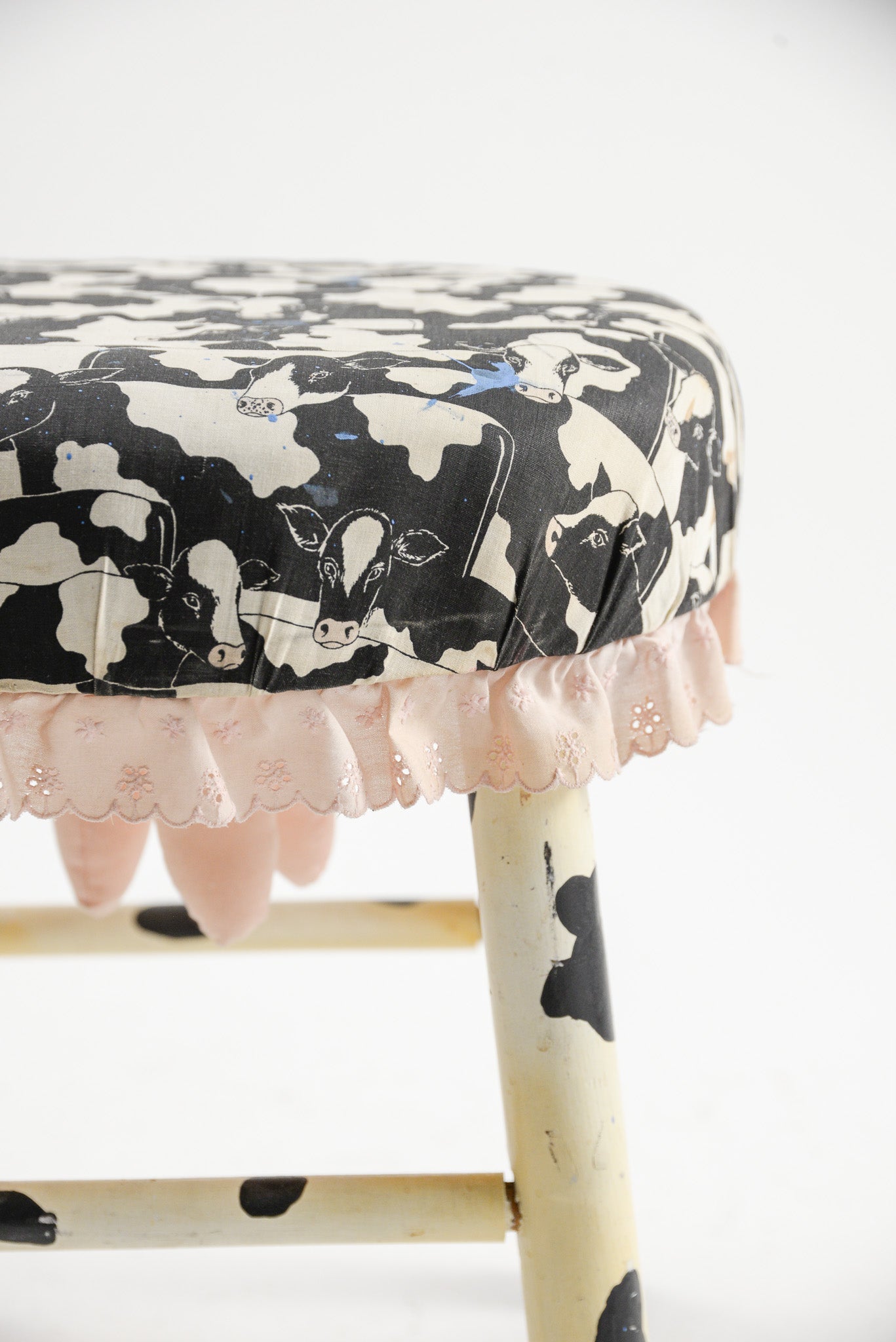 Cow Motif Wooden Stool / ウシ型 ウッドスツール