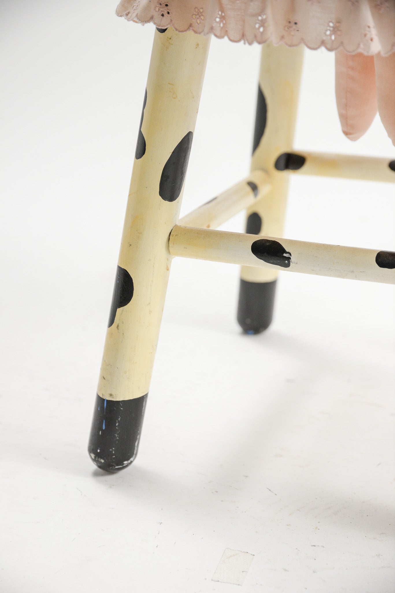Cow Motif Wooden Stool / ウシ型 ウッドスツール