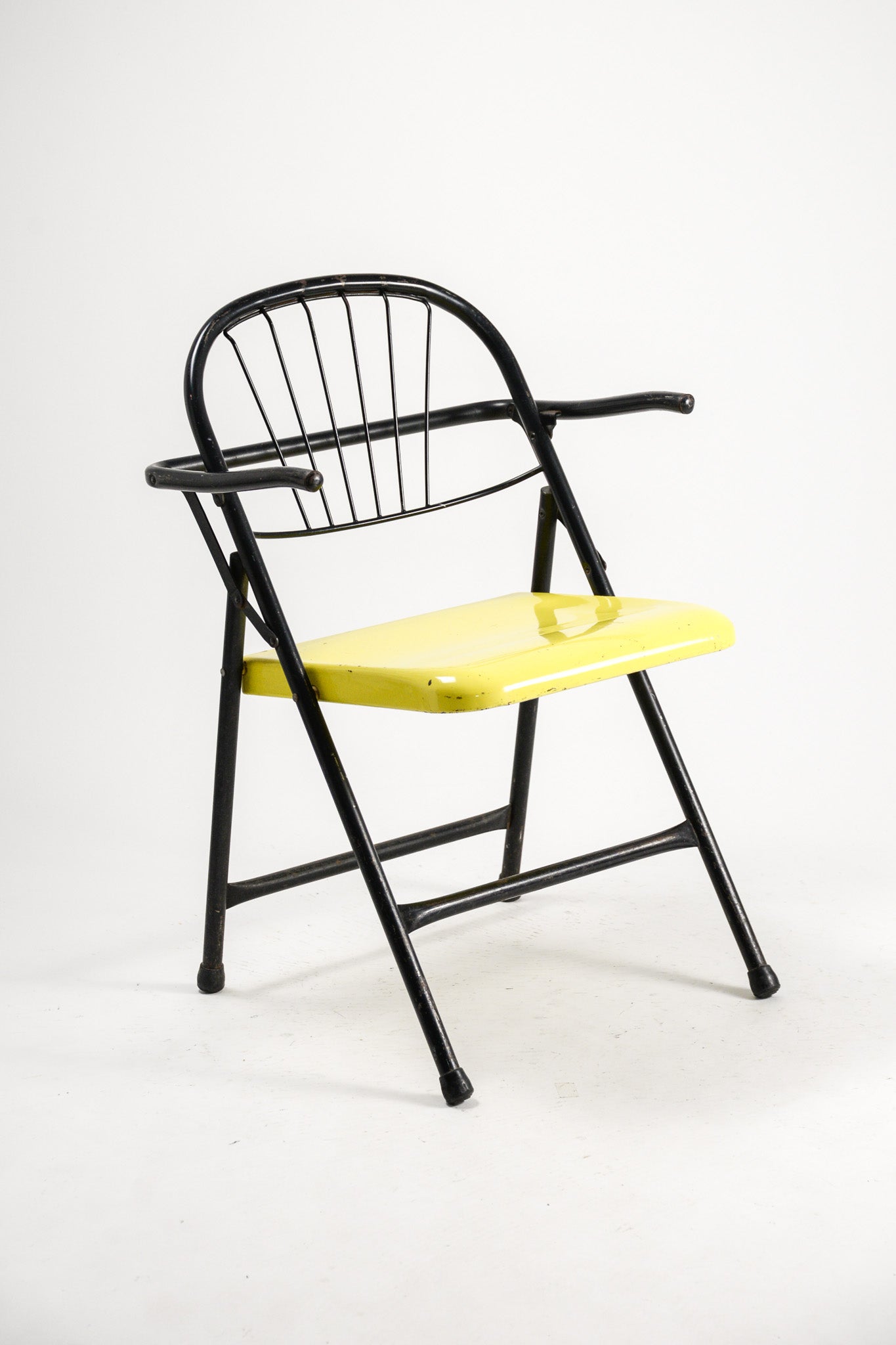 Metal Folding Chair with Armrests / メタルアーム付き折りたたみ椅子