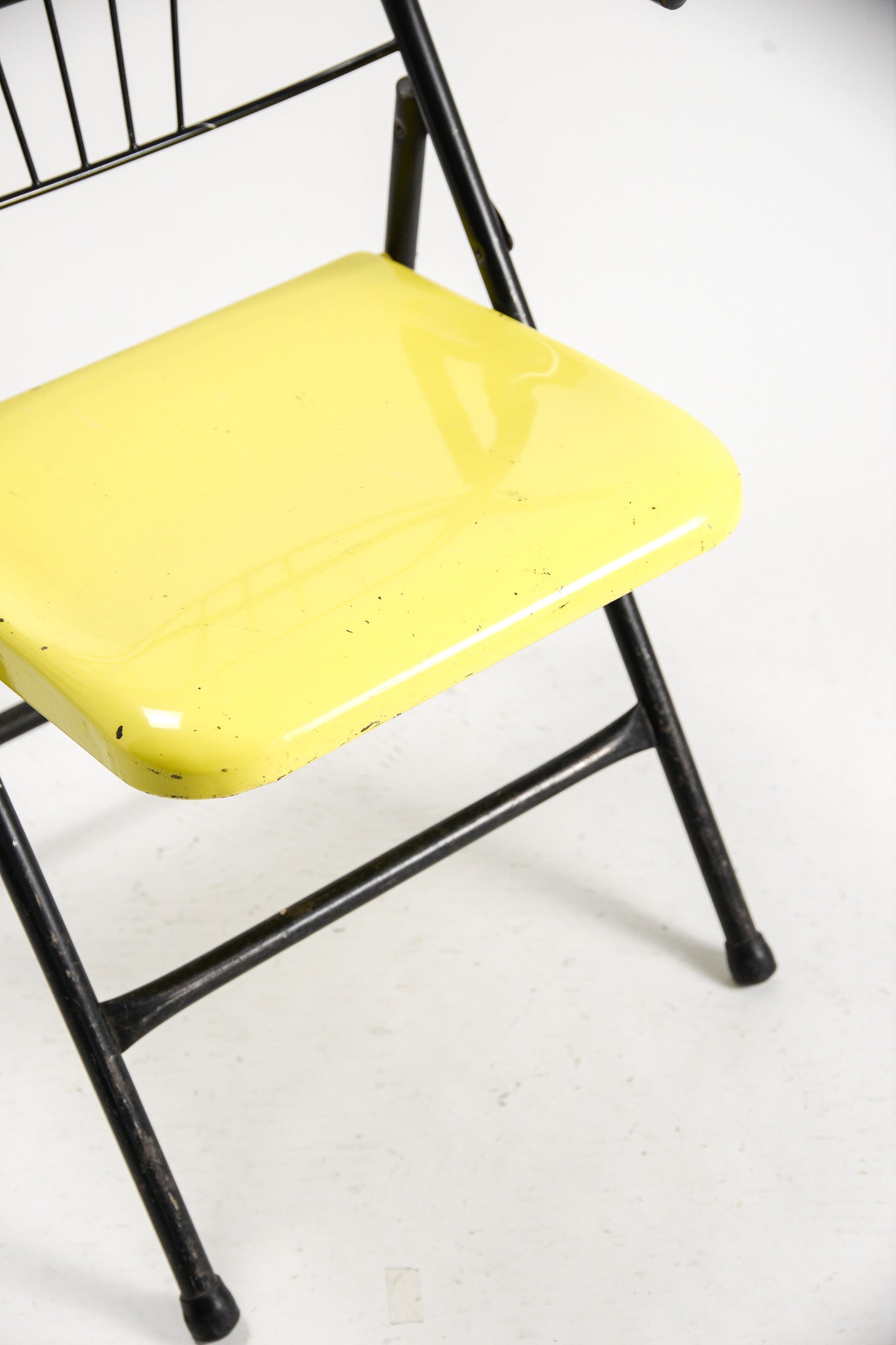 Metal Folding Chair with Armrests / メタルアーム付き折りたたみ椅子