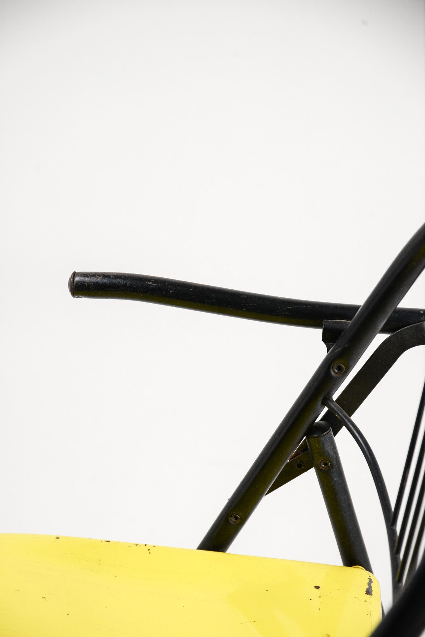 Metal Folding Chair with Armrests / メタルアーム付き折りたたみ椅子
