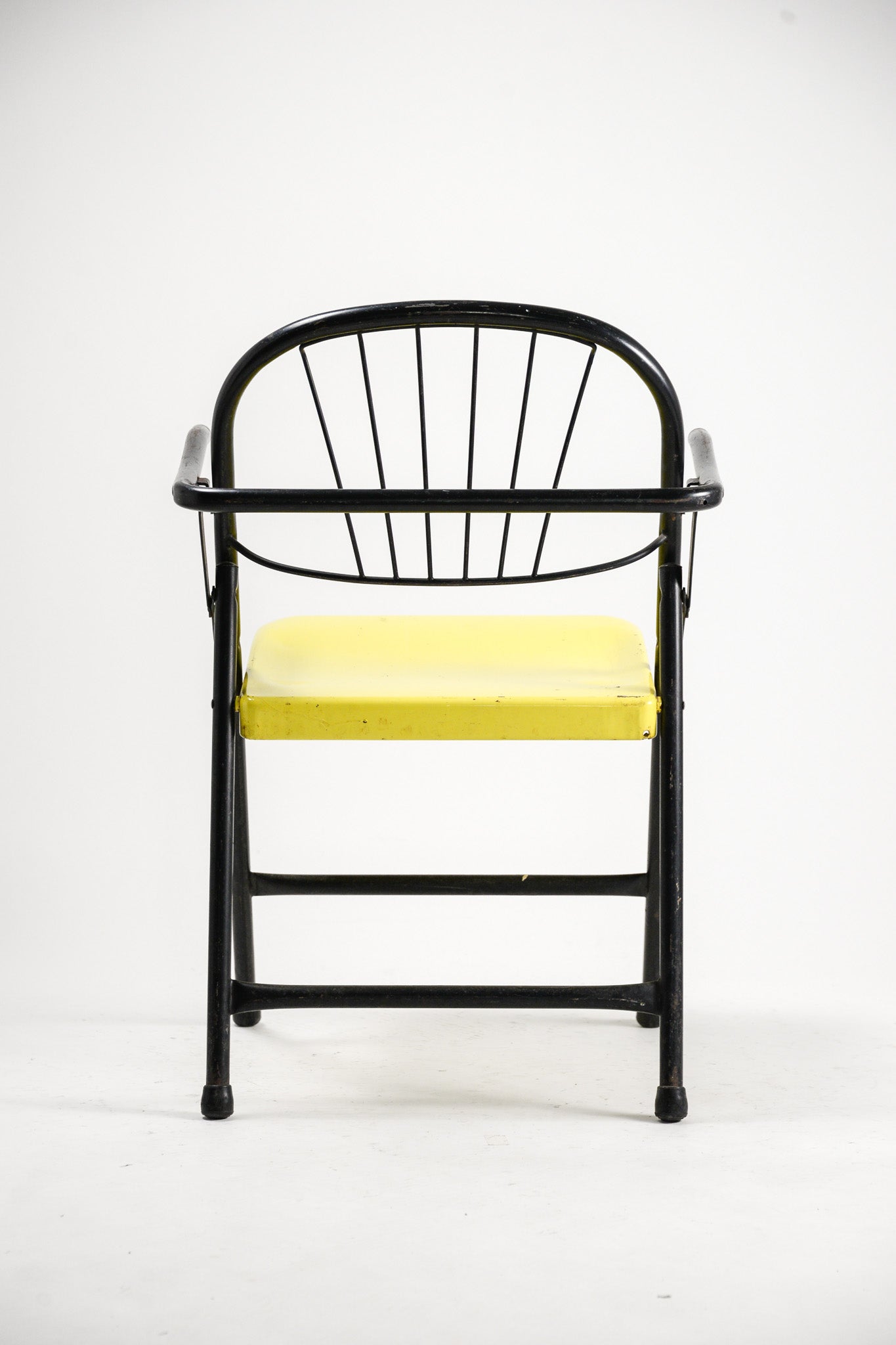 Metal Folding Chair with Armrests / メタルアーム付き折りたたみ椅子