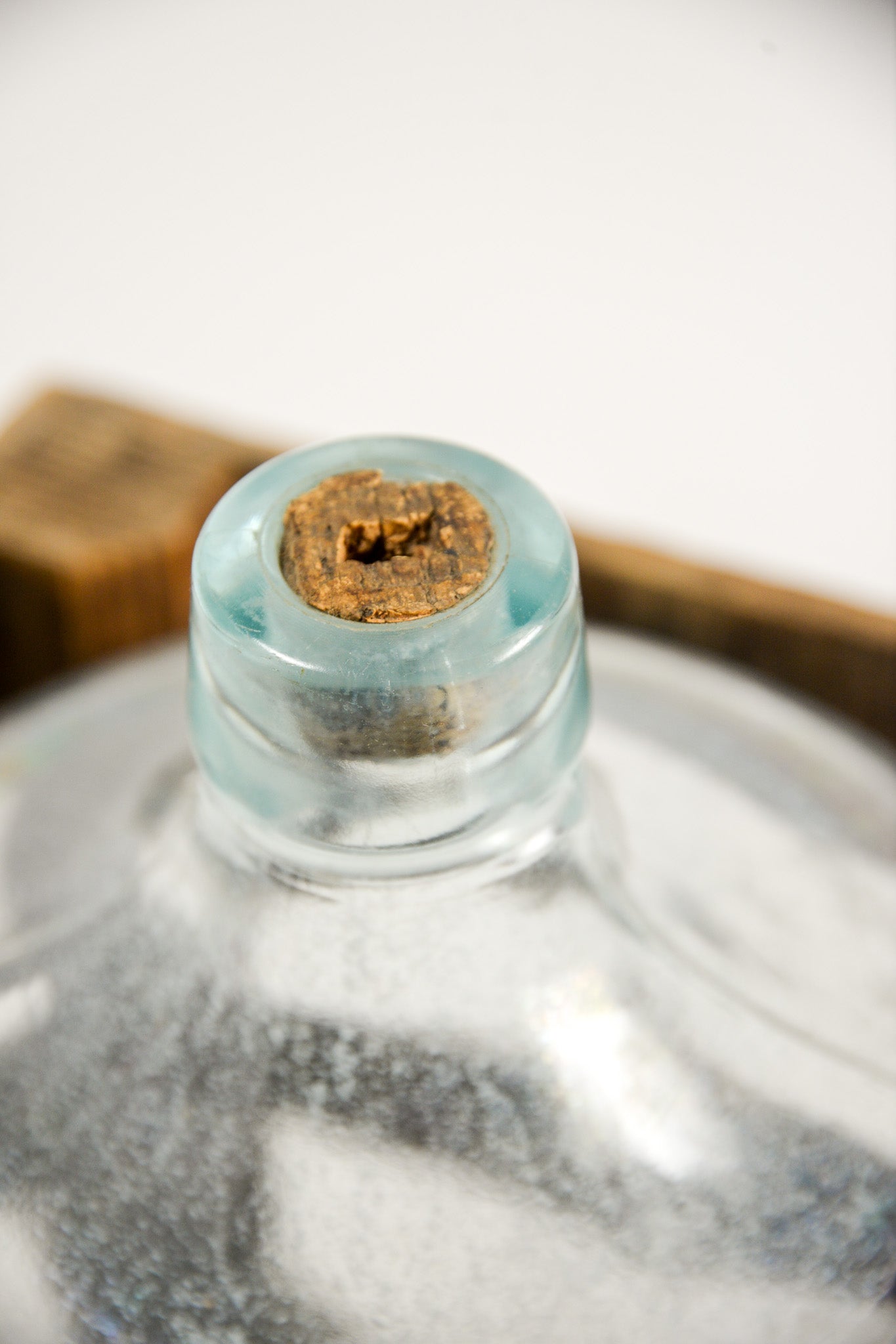 Vintage Bottle with Wooden Crate / 木箱付きビン