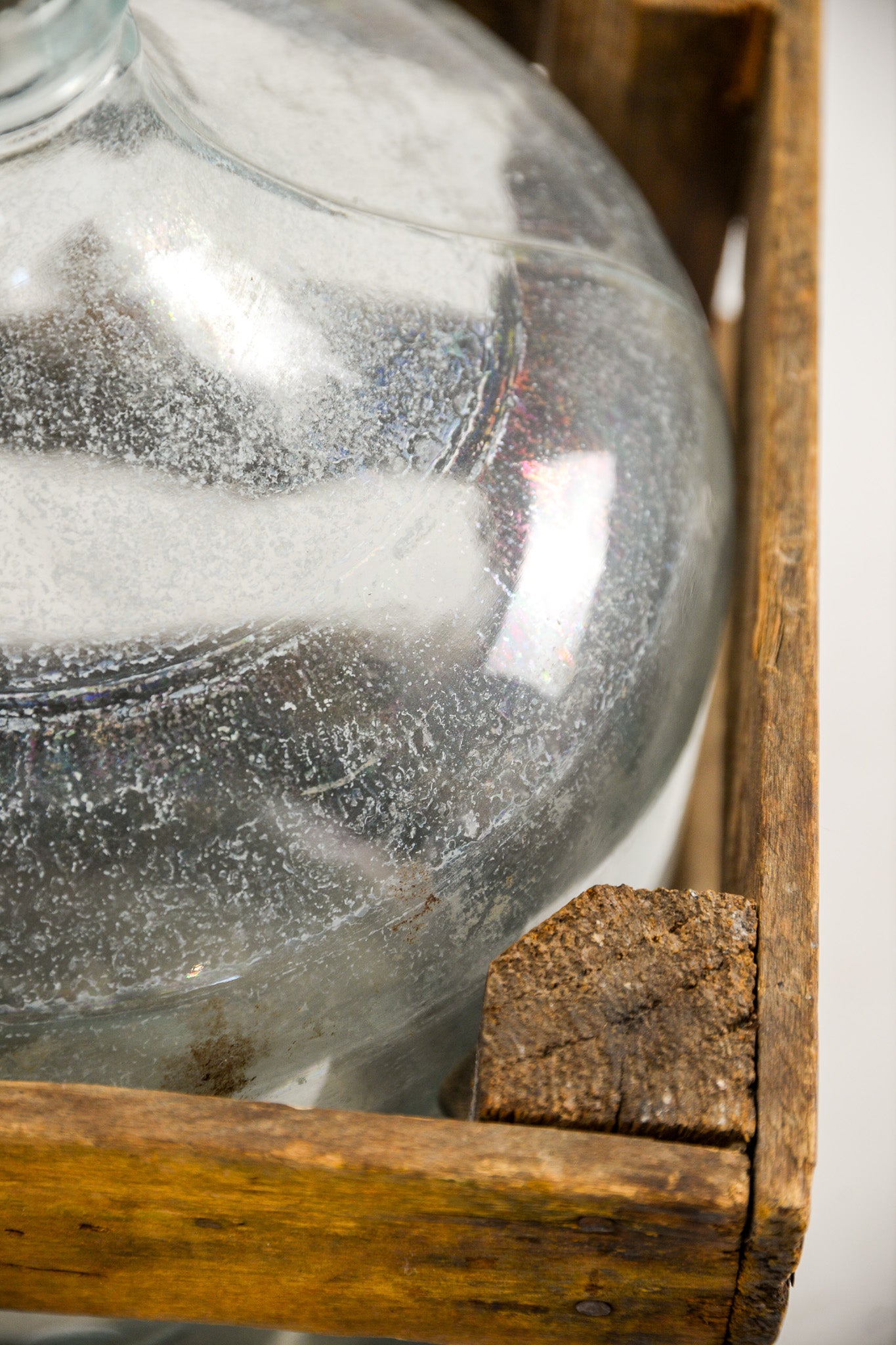 Vintage Bottle with Wooden Crate / 木箱付きビン