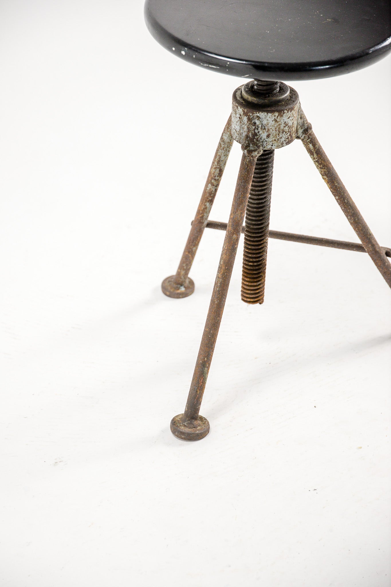 Industrial Height Adjustable Stool / 黒天板スツール（脚メタル・昇降）