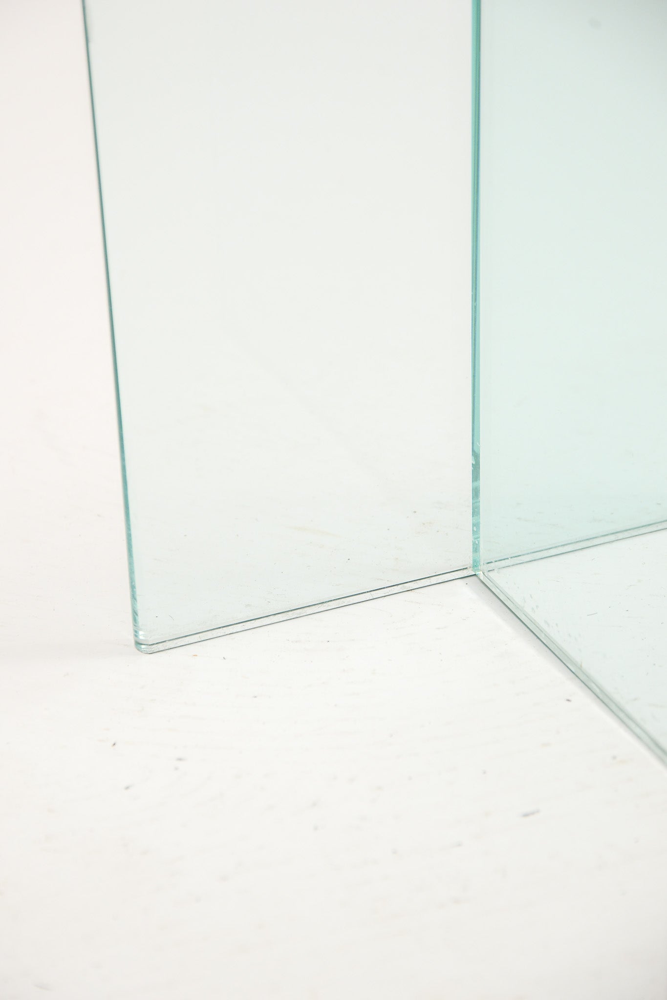 Glass Side Table / ガラスのサイドテーブル