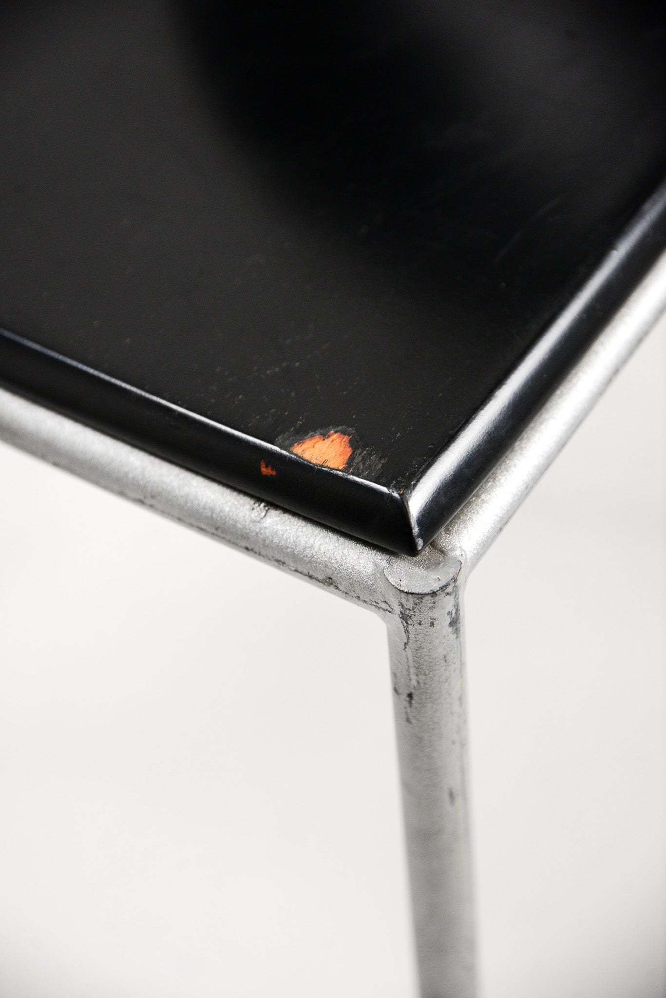 "Vik-Ter 1 Dining Chair" by Dakota Jackson / "ヴィクター 1" ダイニングチェア