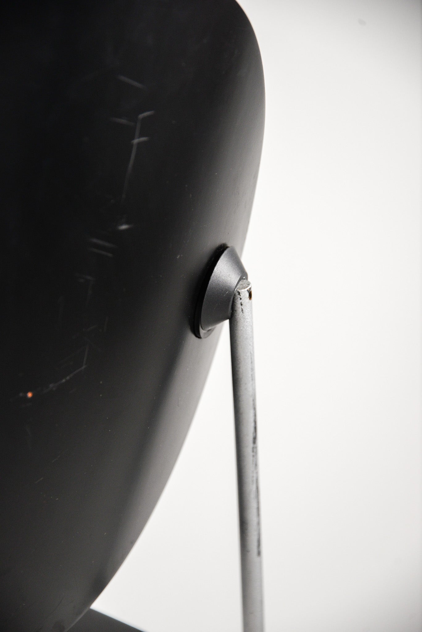 "Vik-Ter 1 Dining Chair" by Dakota Jackson / "ヴィクター 1" ダイニングチェア