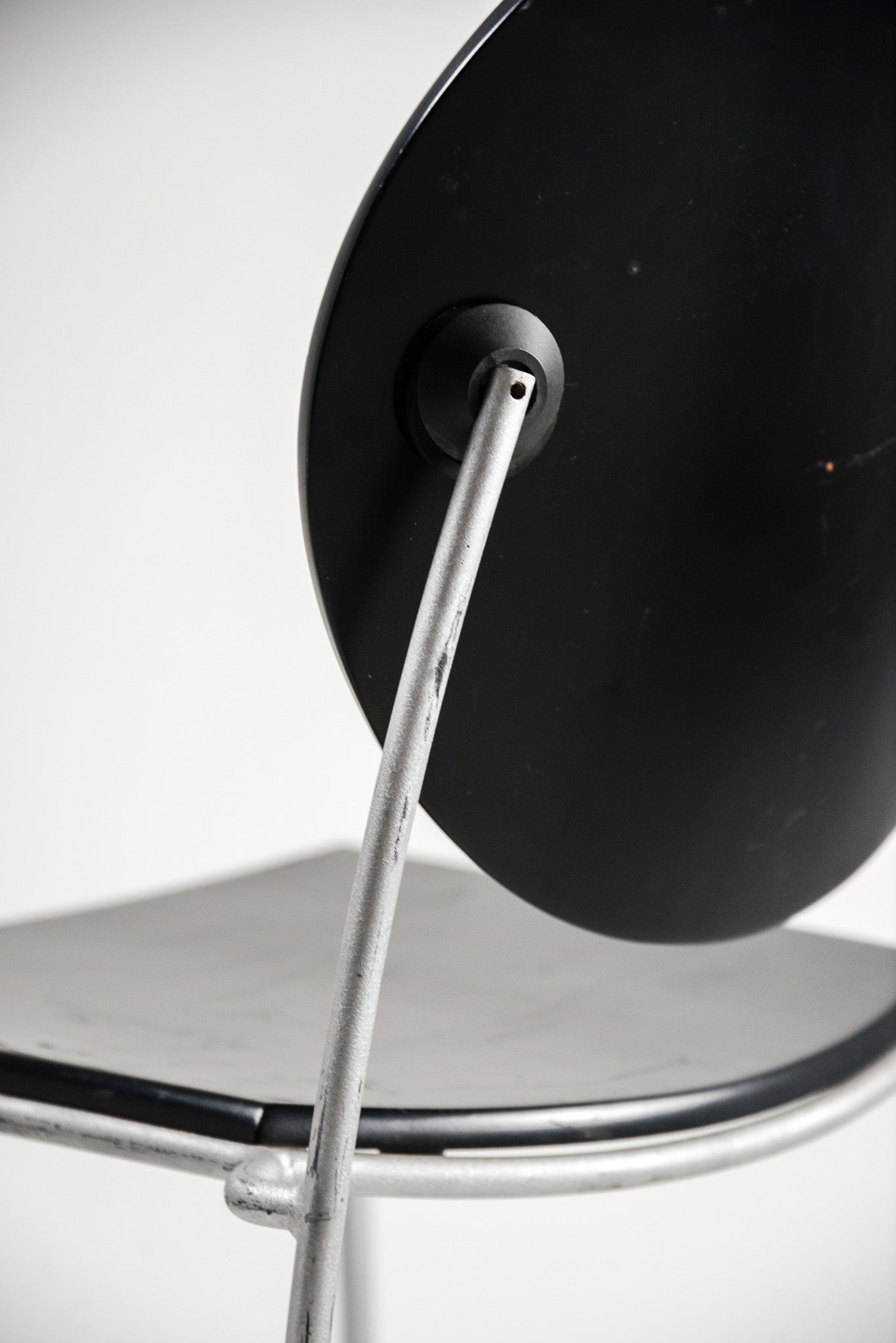 "Vik-Ter 1 Dining Chair" by Dakota Jackson / "ヴィクター 1" ダイニングチェア