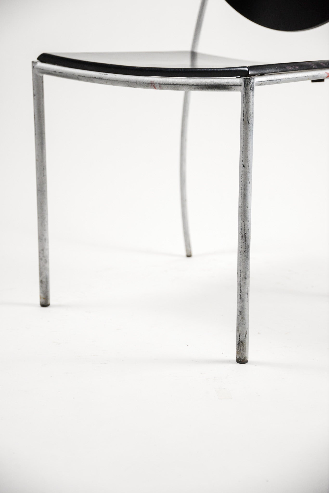 "Vik-Ter 1 Dining Chair" by Dakota Jackson / "ヴィクター 1" ダイニングチェア