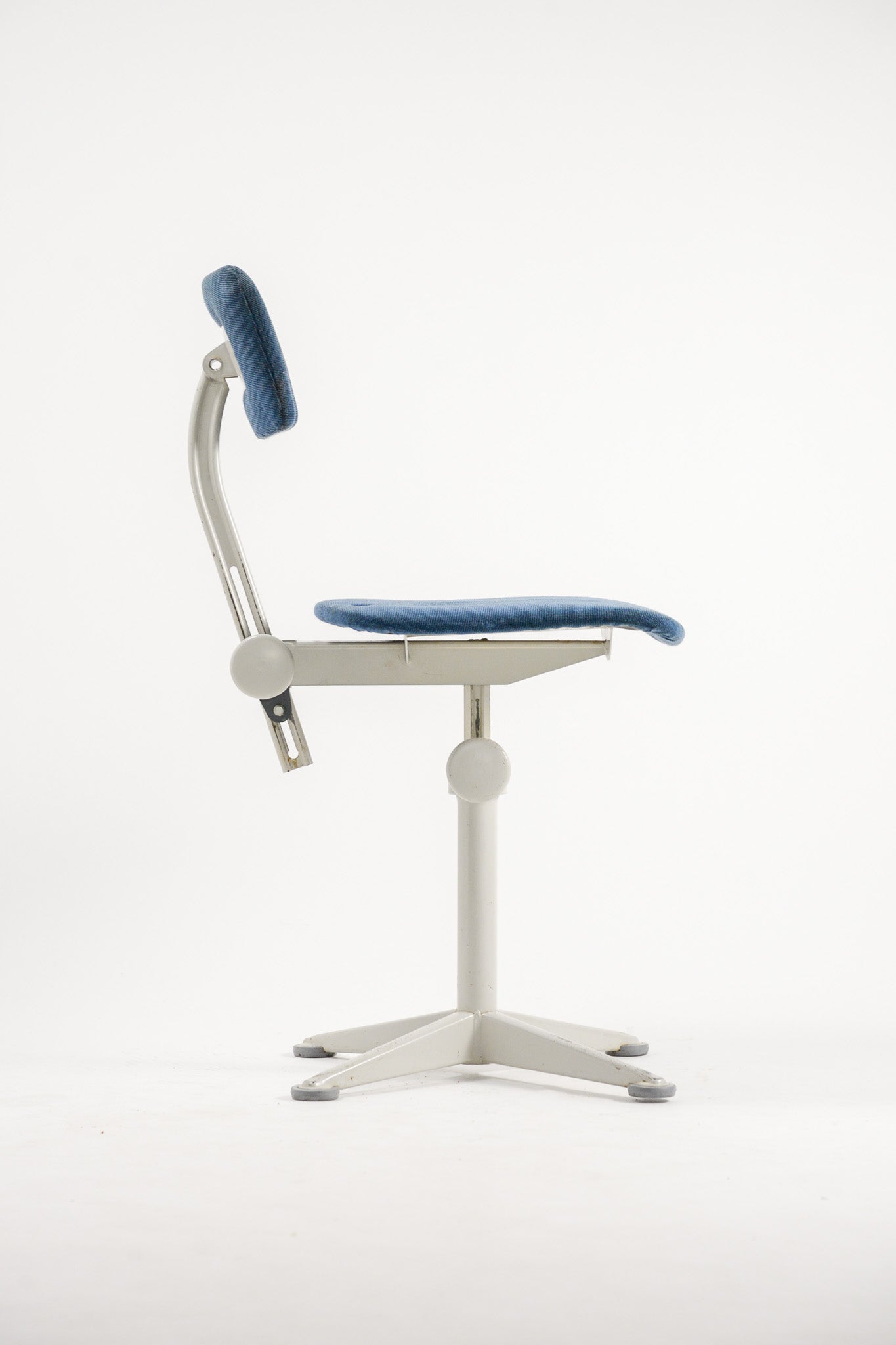 Blue Fabric Swivel Chair / 青ファブリック回転チェア