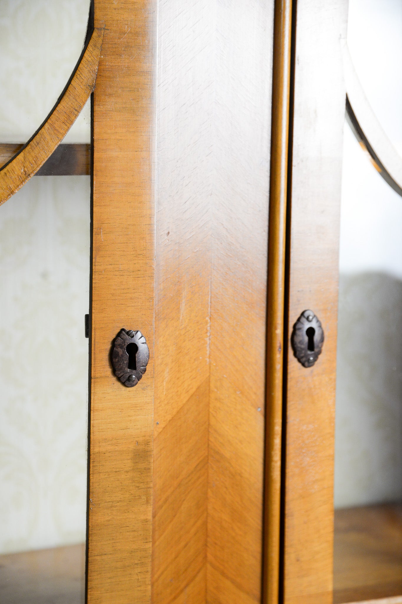 Art Deco Glass Showcase / アールデコ ガラスショーケース