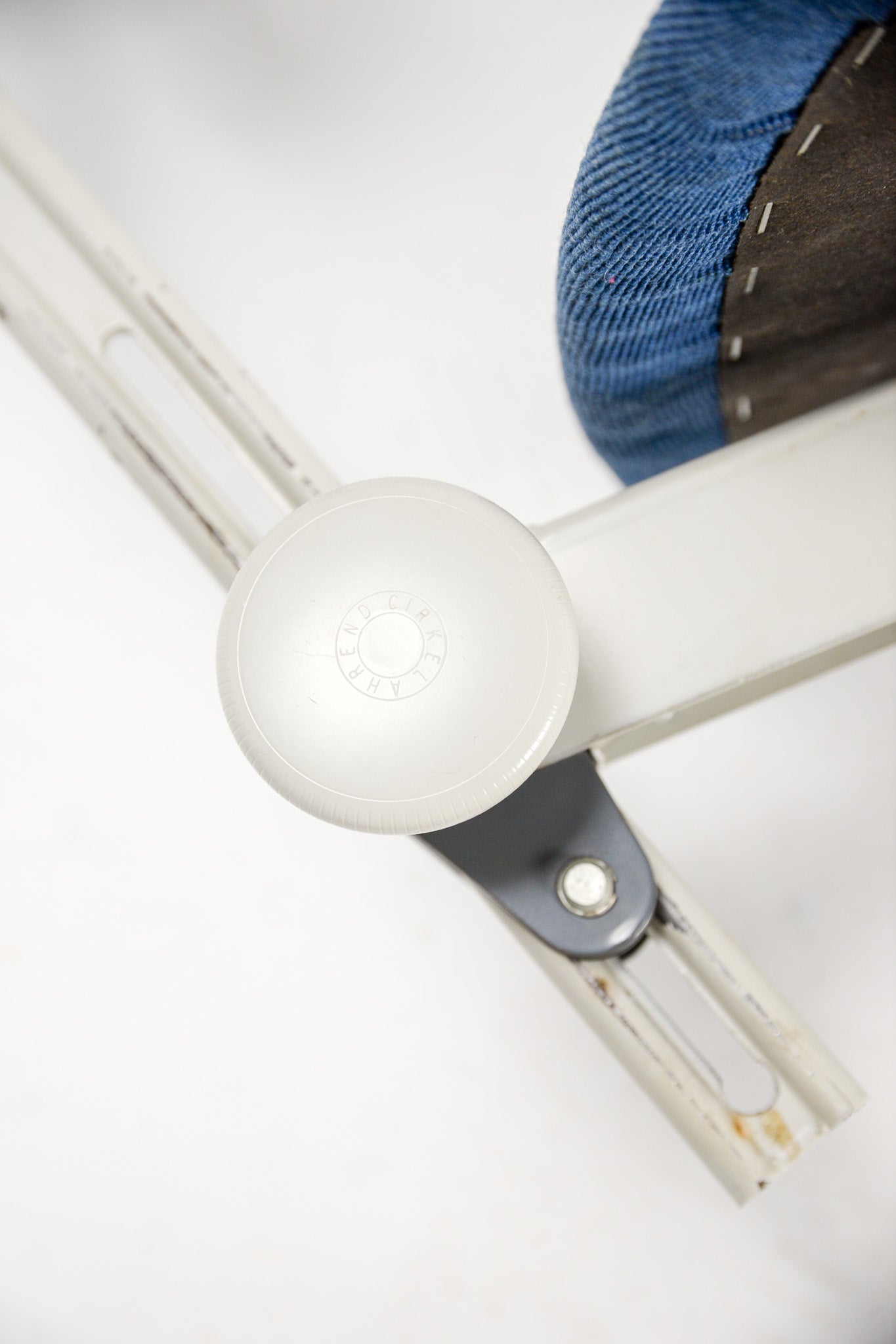 Blue Fabric Swivel Chair / 青ファブリック回転チェア